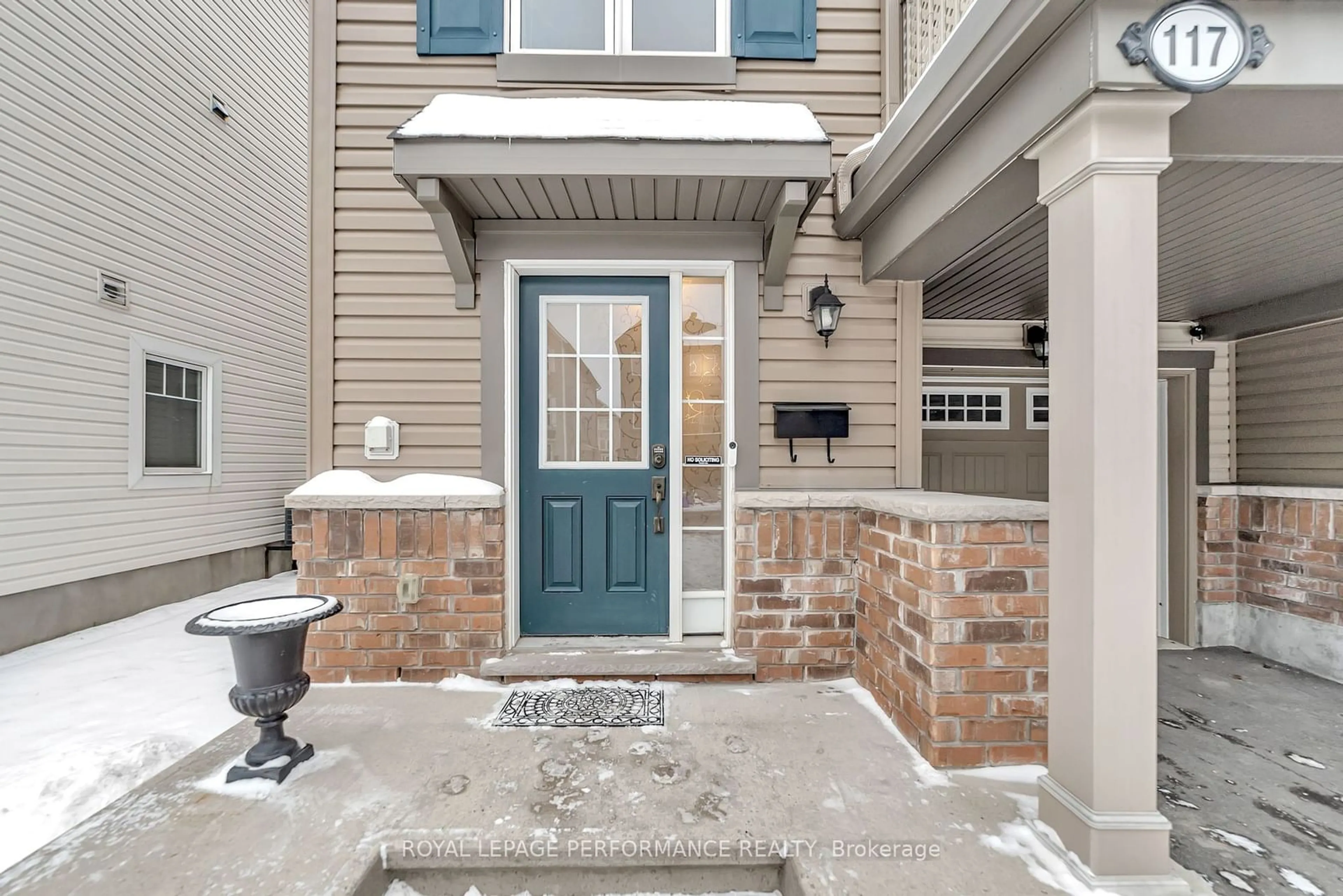 Indoor entryway for 117 Helenium Lane, Orleans - Cumberland and Area Ontario K4A 1C5