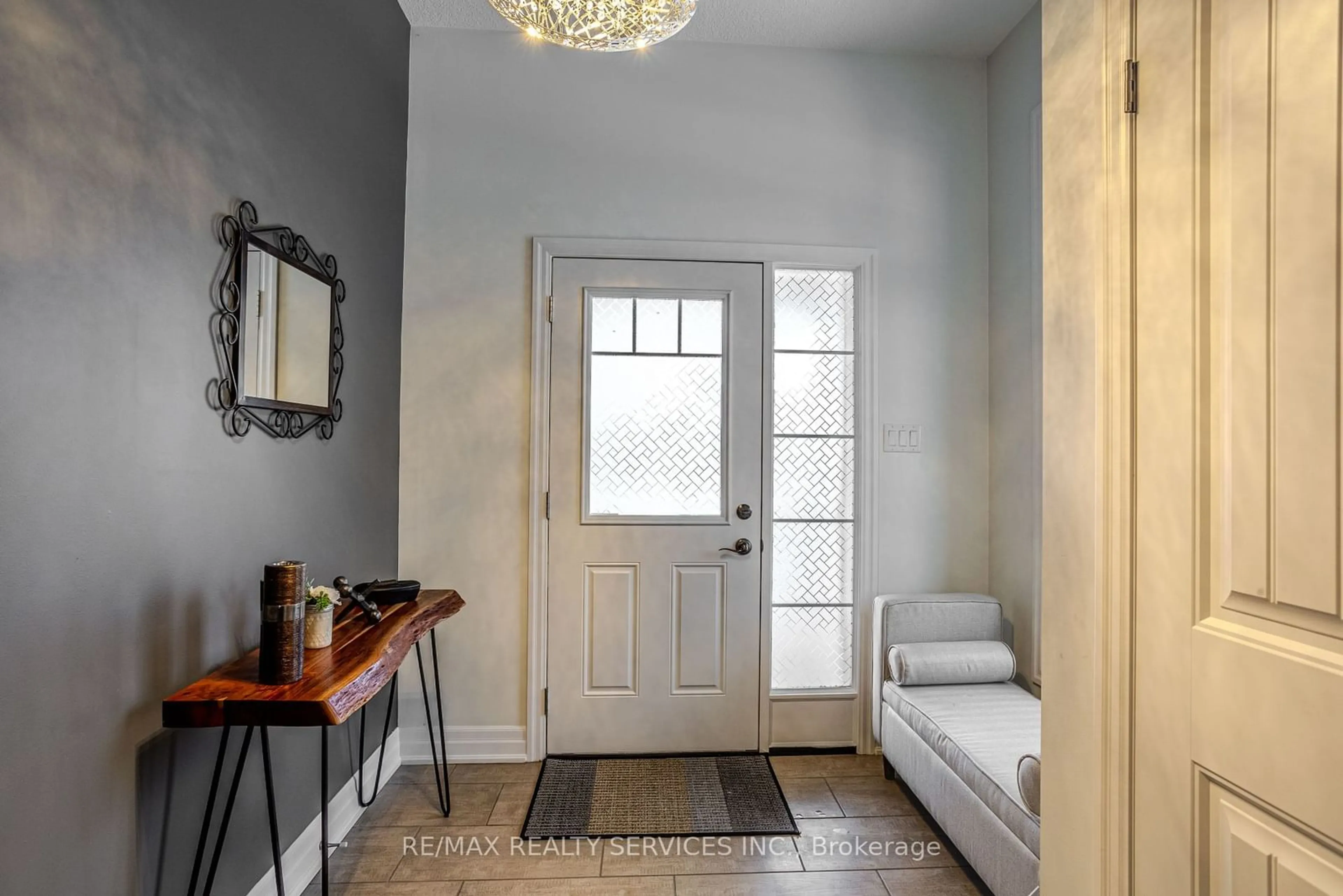 Indoor entryway for 225 Goodwin Dr, Guelph Ontario N1L 0K1