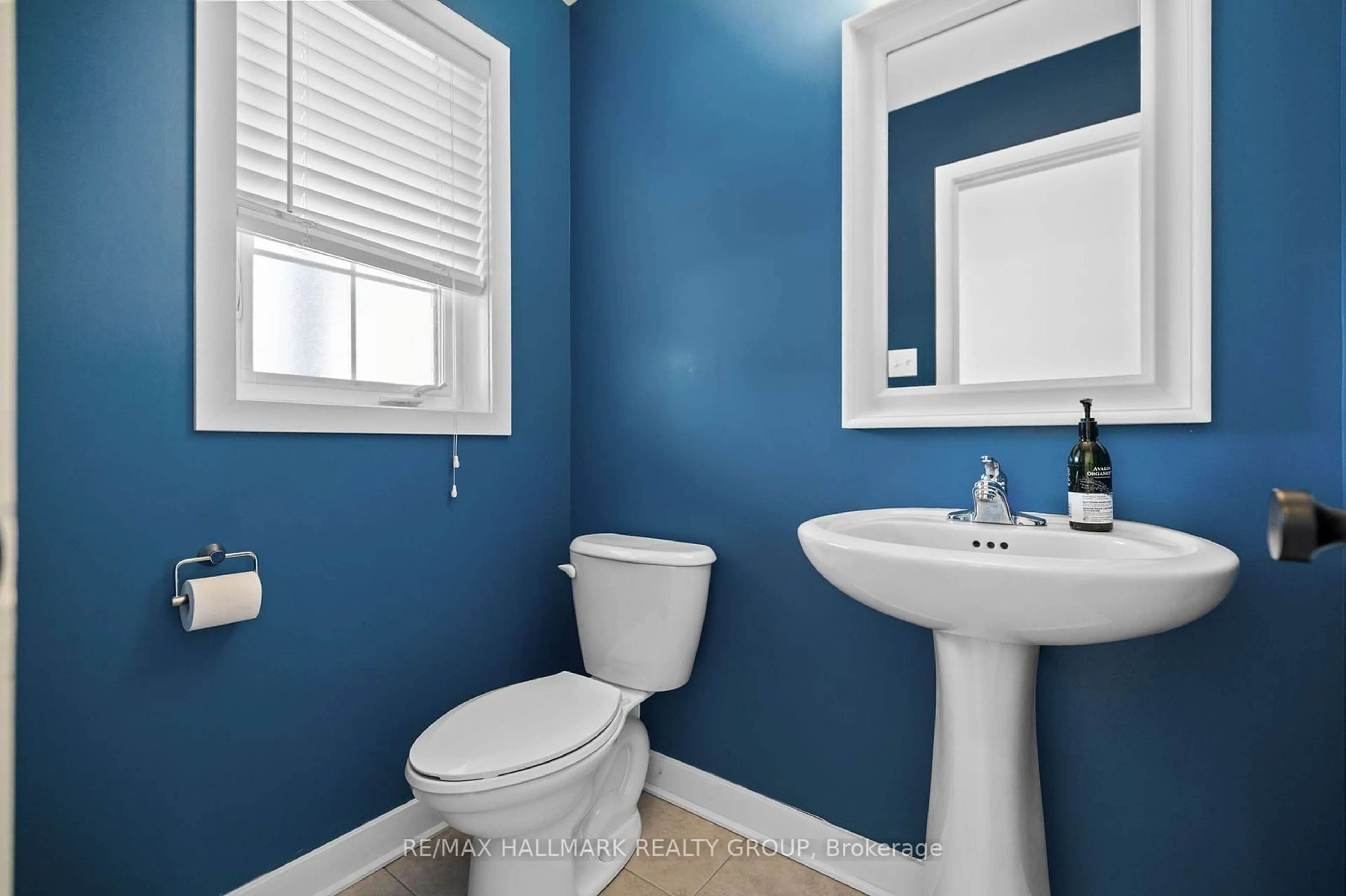 Standard bathroom, ceramic/tile floor for 112 Challenge Cres, Orleans - Cumberland and Area Ontario K4A 0T9