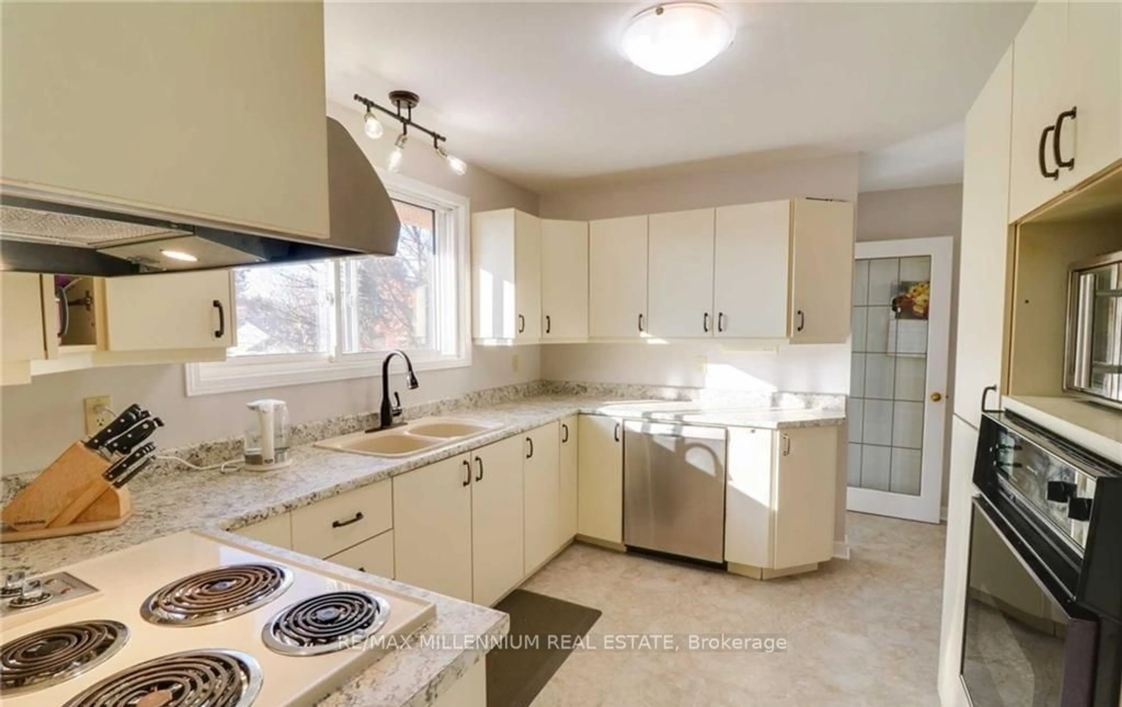 Standard kitchen, ceramic/tile floor for 1399 Woodbine Ave, Greater Sudbury Ontario P3A 2M6