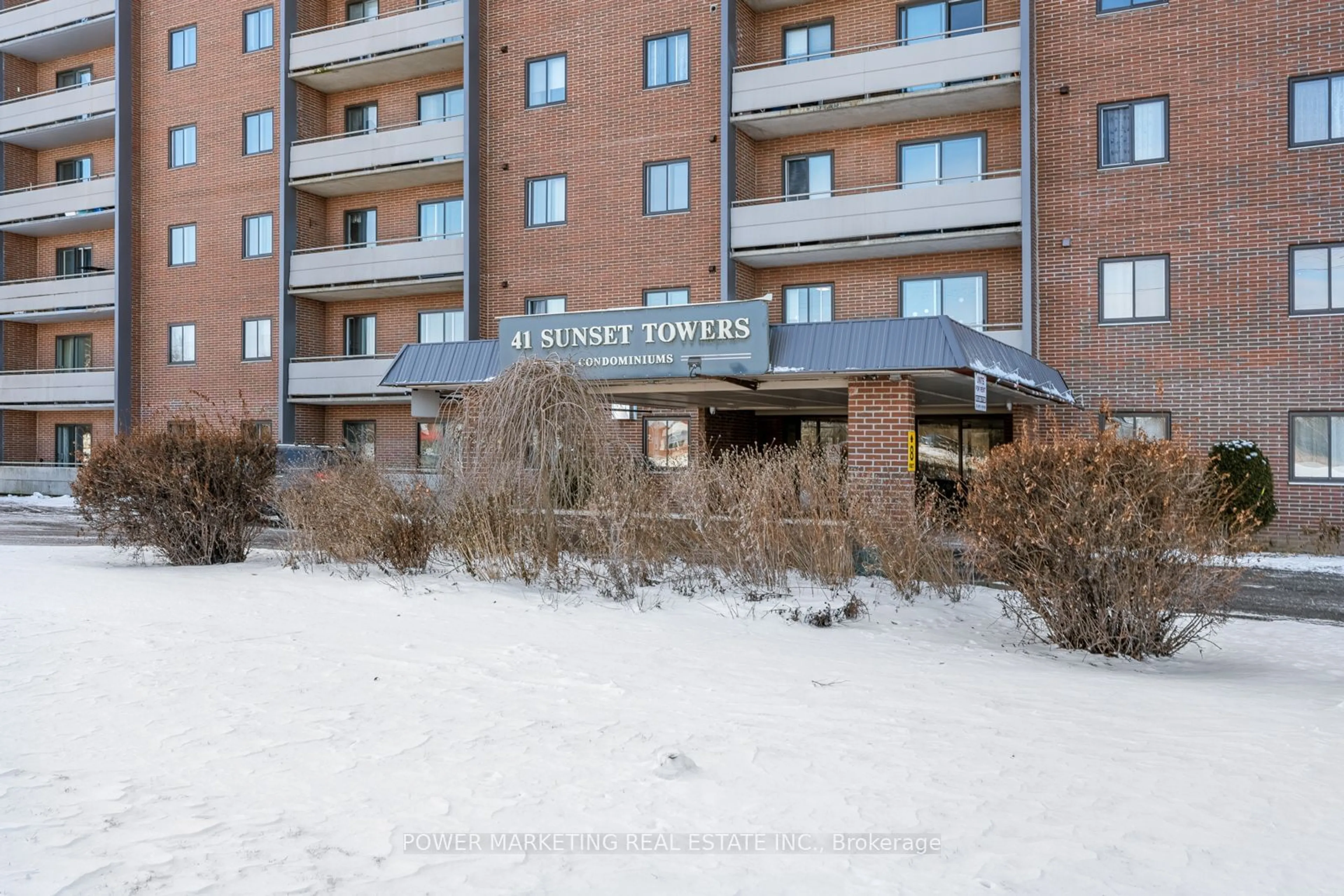 Indoor foyer for 41 SUNSET Blvd #204, Perth Ontario K7H 3H8