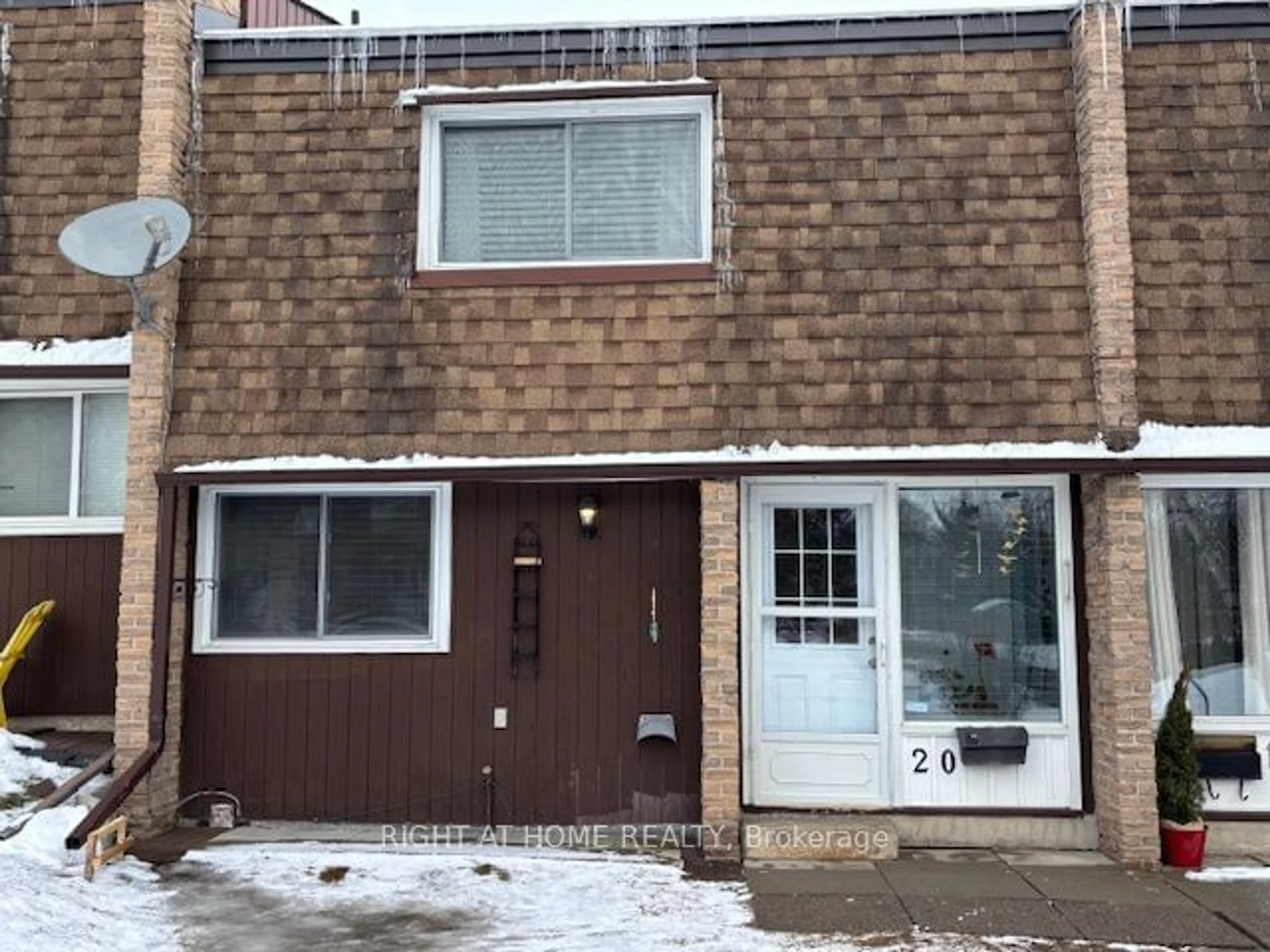 Unknown for 740 Chamberlain St #20, Peterborough Ontario K9J 4M3