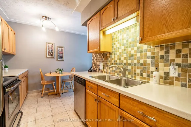 Additional property image - 10 WOODMAN Dr Unit 304