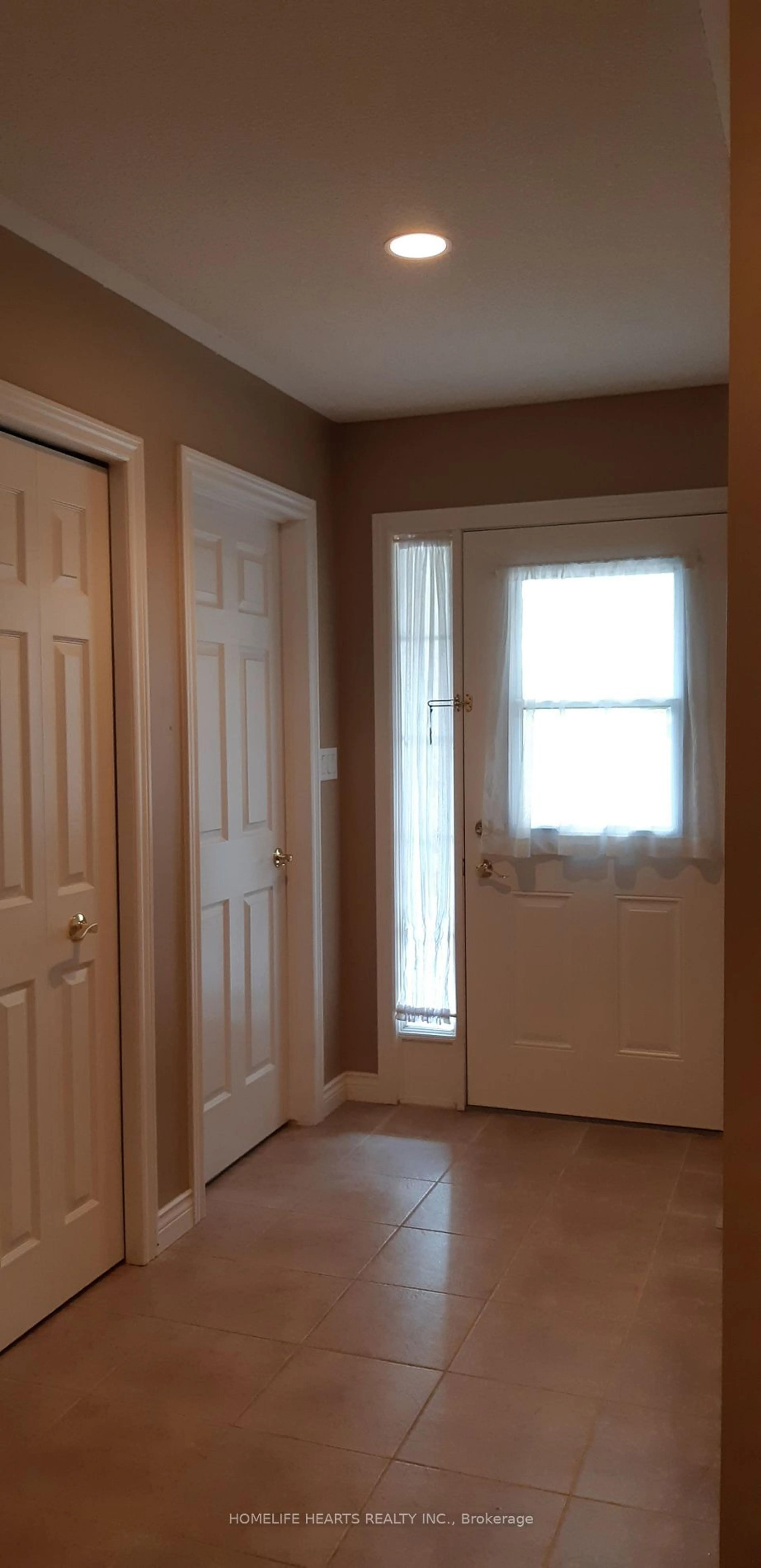 Indoor entryway for 593 Adelaide St, Woodstock Ontario N4S 4B8