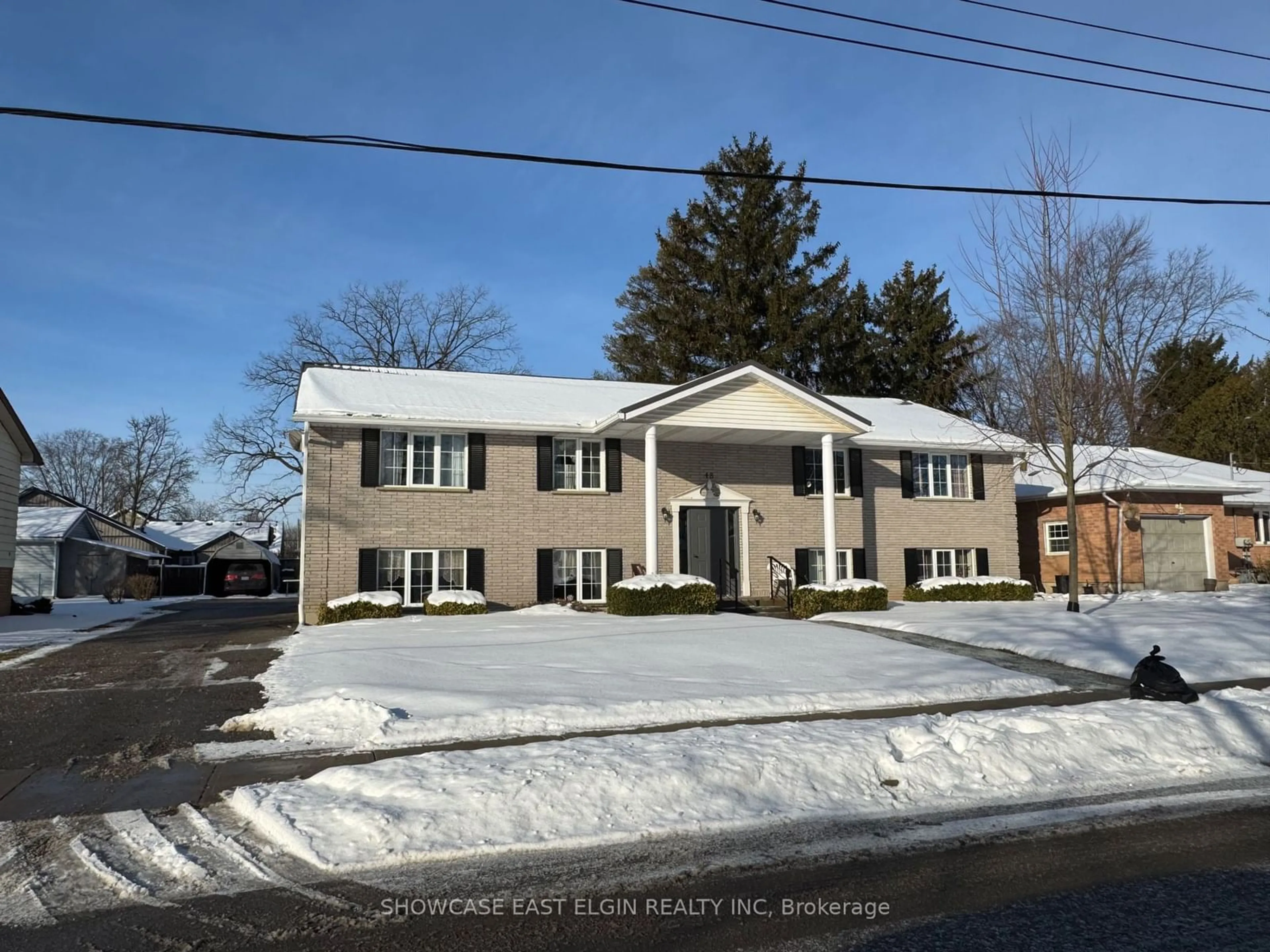 A pic from outside/outdoor area/front of a property/back of a property/a pic from drone, street for 48 Cedar St, Aylmer Ontario N5H 2E9