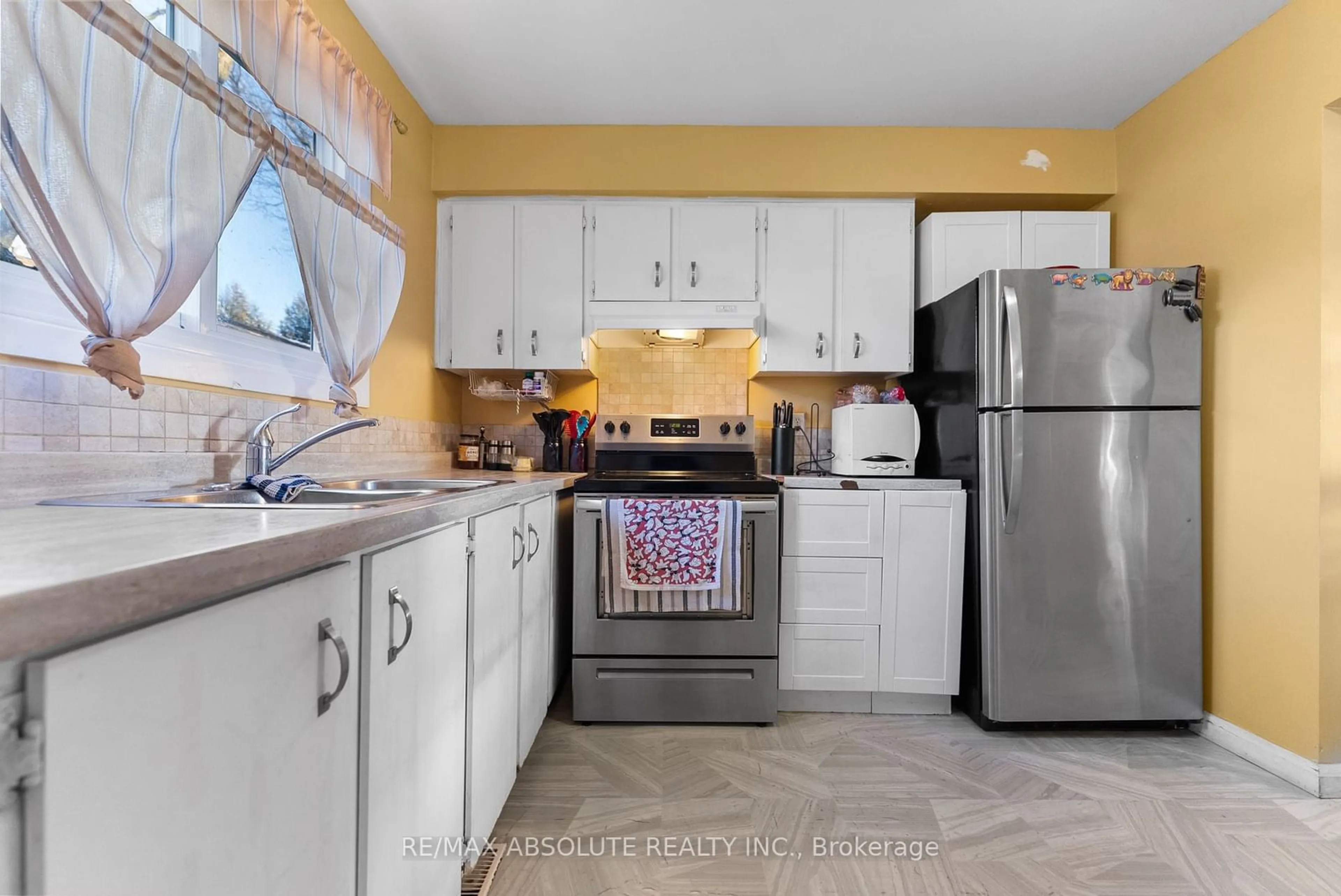 Standard kitchen, ceramic/tile floor for 6138 Brookside Lane #14, Orleans - Convent Glen and Area Ontario K1C 2K7