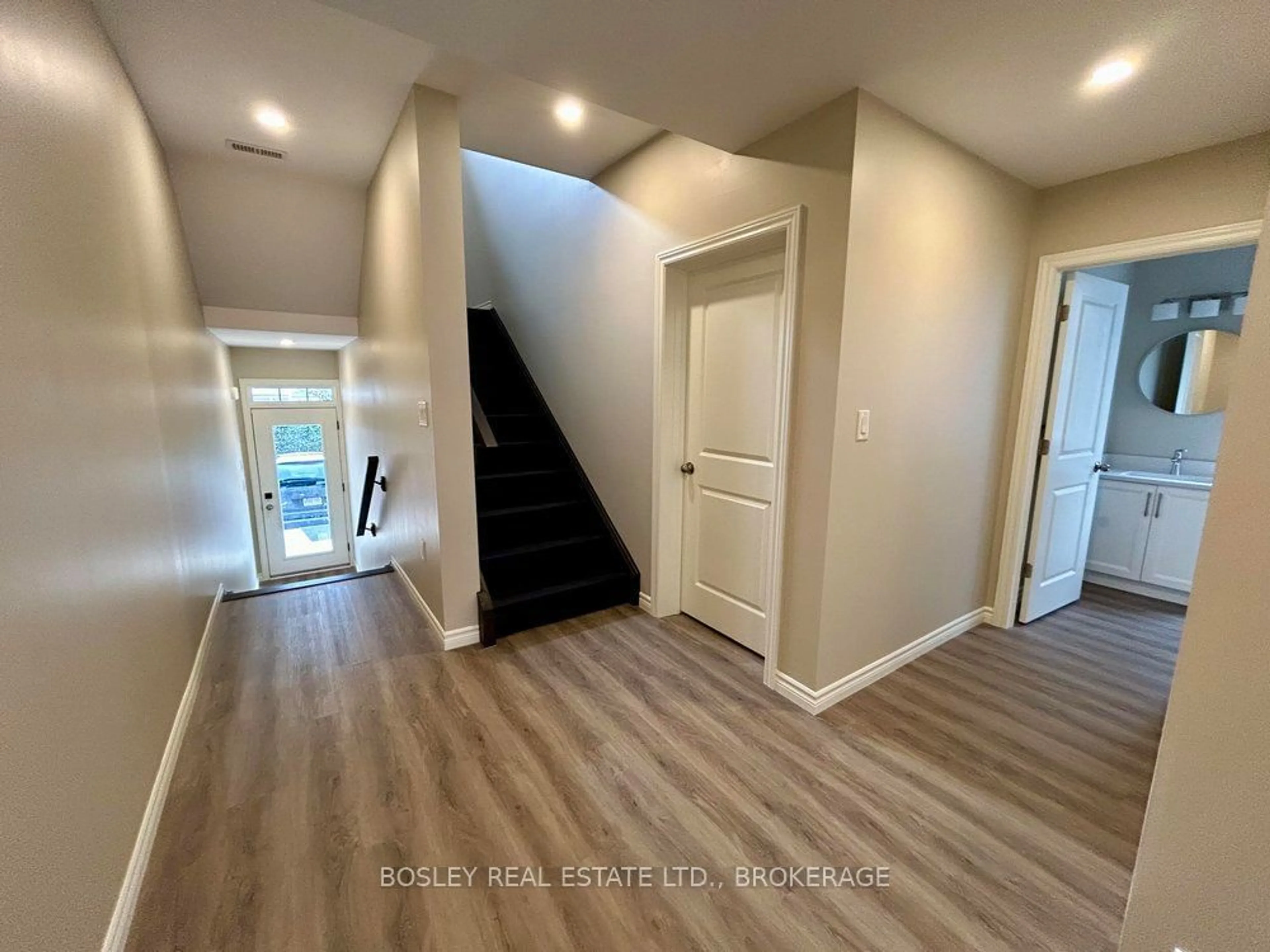 Indoor entryway for 12 Cherry St, St. Catharines Ontario L2R 5M4