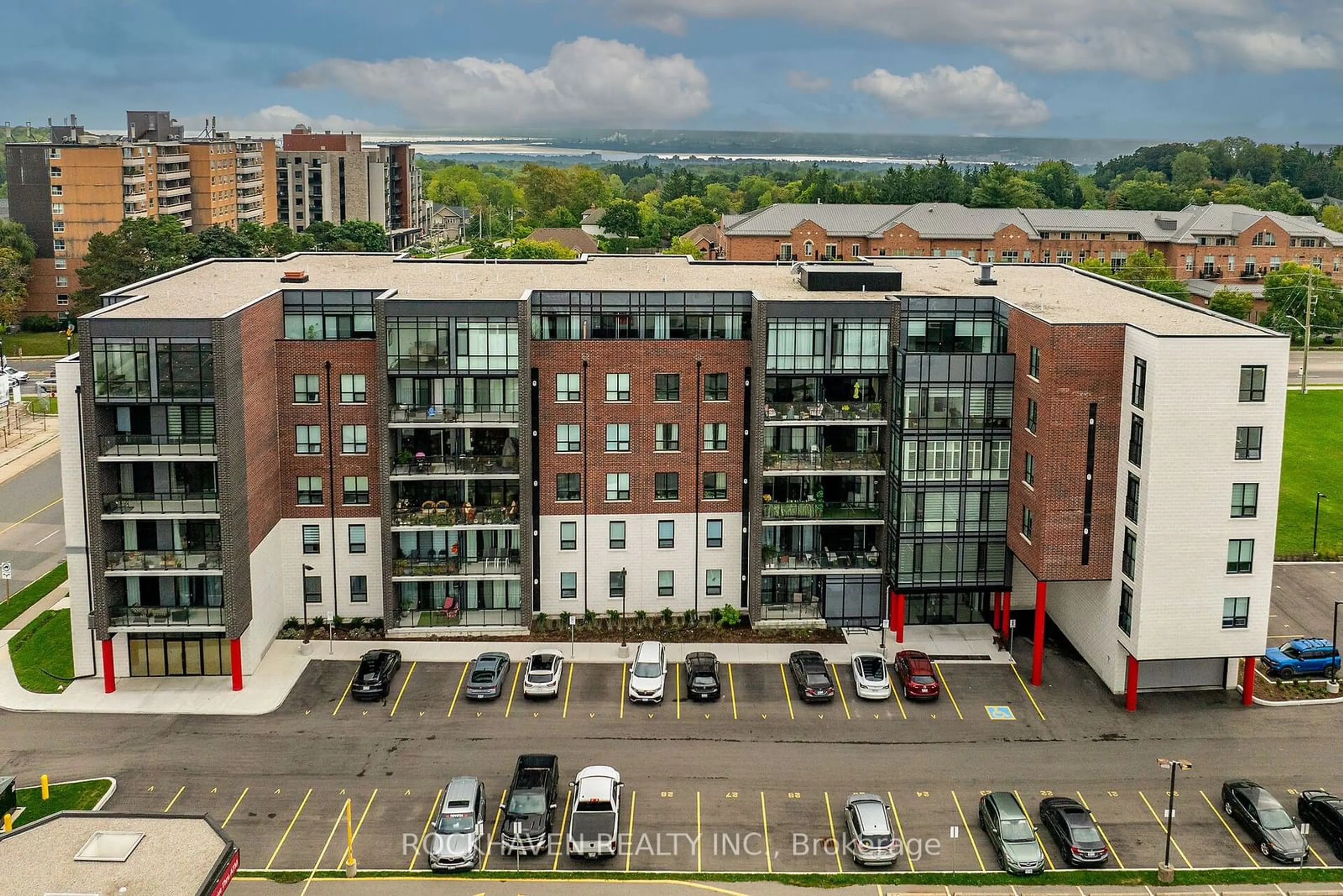 A pic from outside/outdoor area/front of a property/back of a property/a pic from drone, building for 5 Hamilton St #212, Hamilton Ontario L8B 2A4