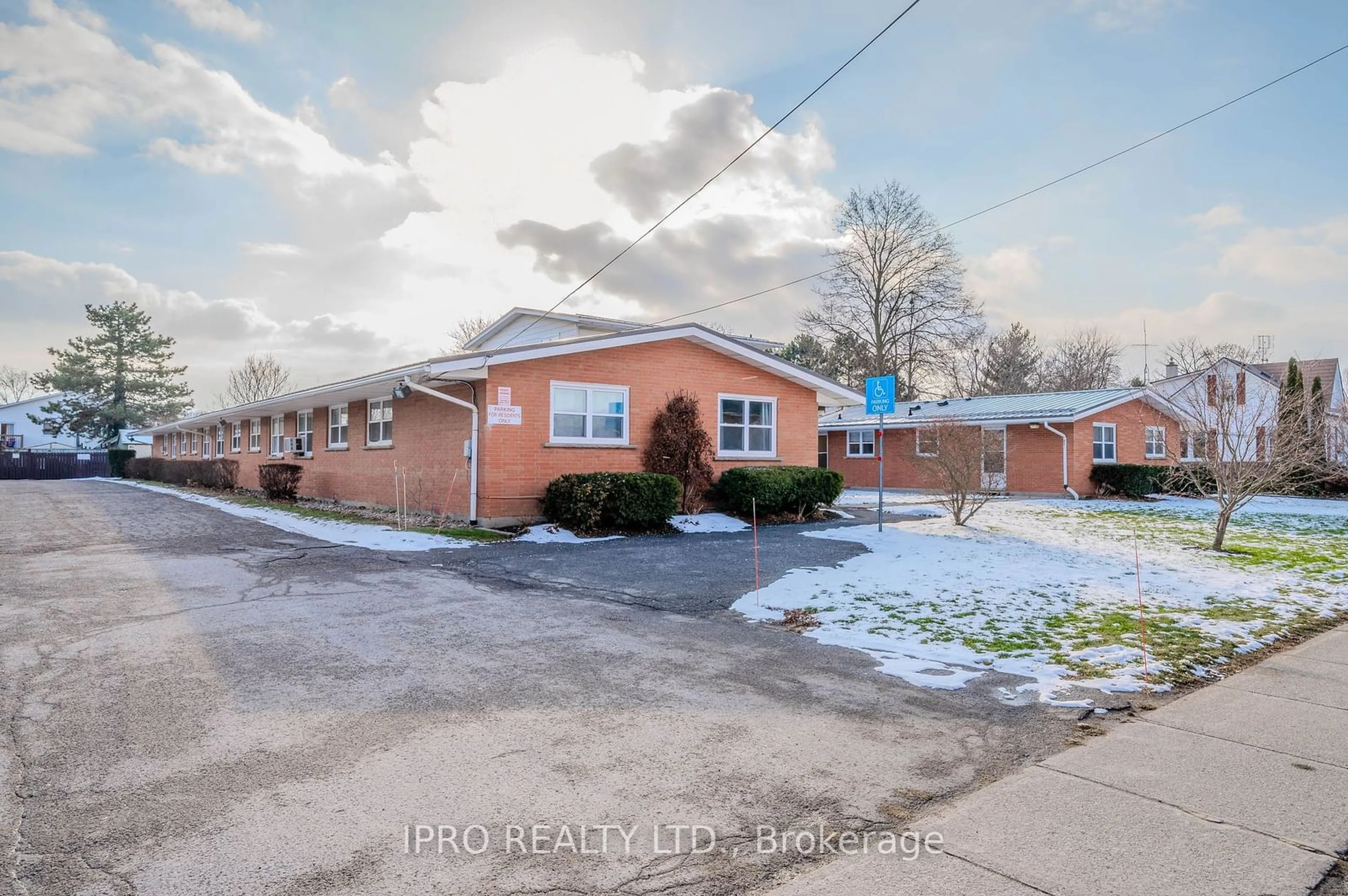 A pic from outside/outdoor area/front of a property/back of a property/a pic from drone, street for 3314 MENNO St #2, Lincoln Ontario L0R 2C0