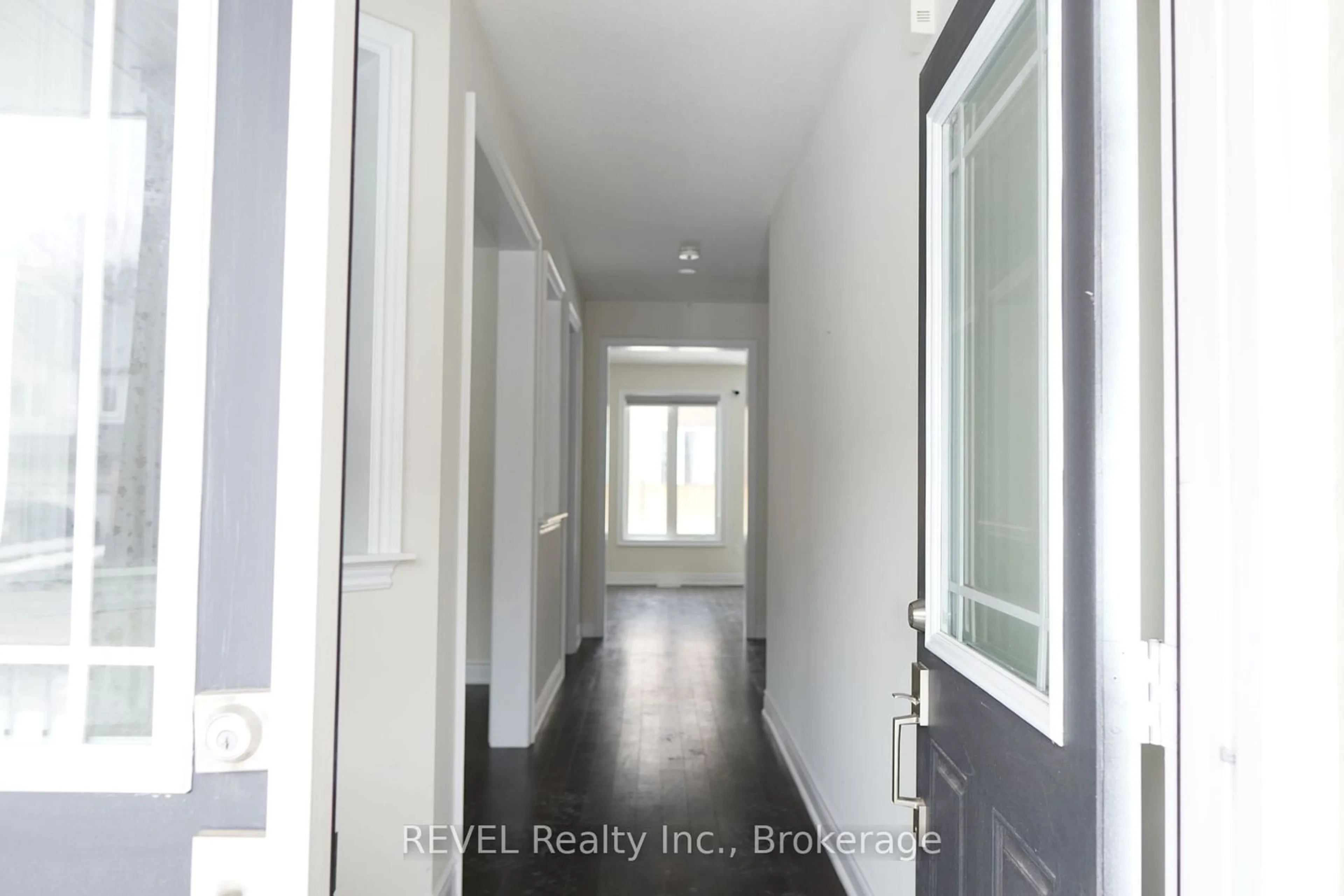 Indoor entryway for 8758 Chickory Tr, Niagara Falls Ontario L2H 3S4