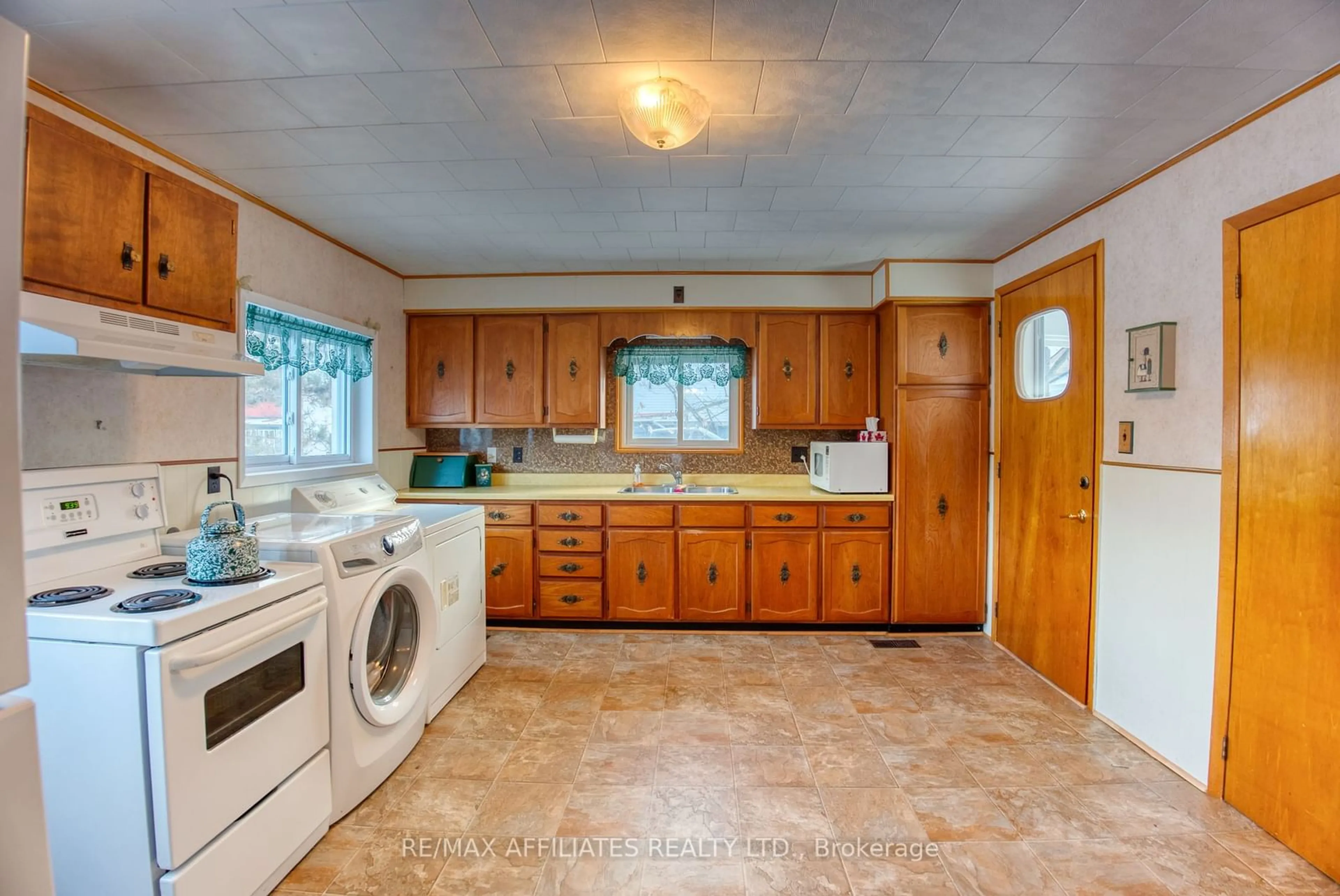 Kitchen with laundary machines, ceramic/tile floor for 4 BEDFORD St, Westport Ontario K0G 1X0