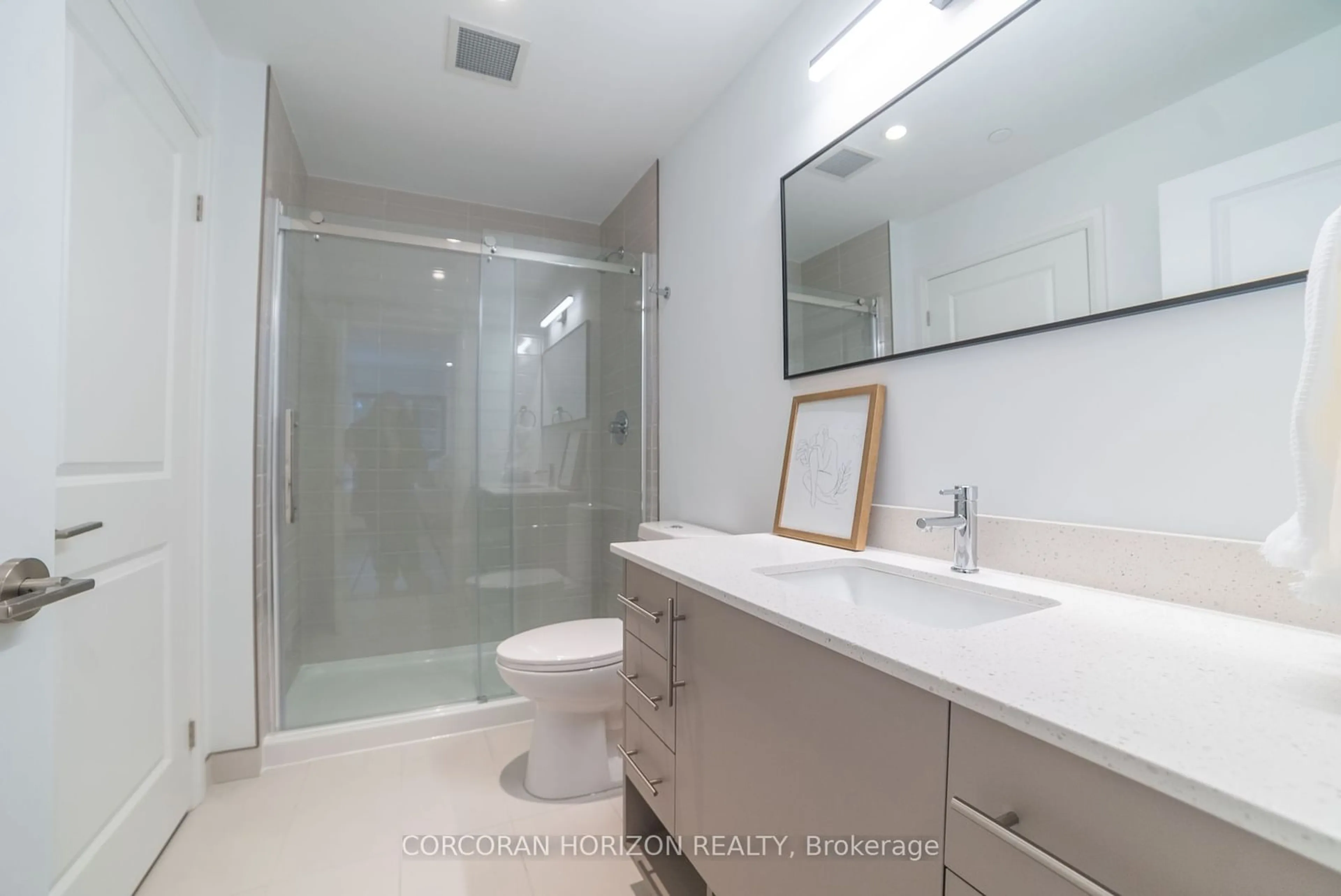 Standard bathroom, ceramic/tile floor for 525 New Dundee Rd #423, Kitchener Ontario N2P 0K8