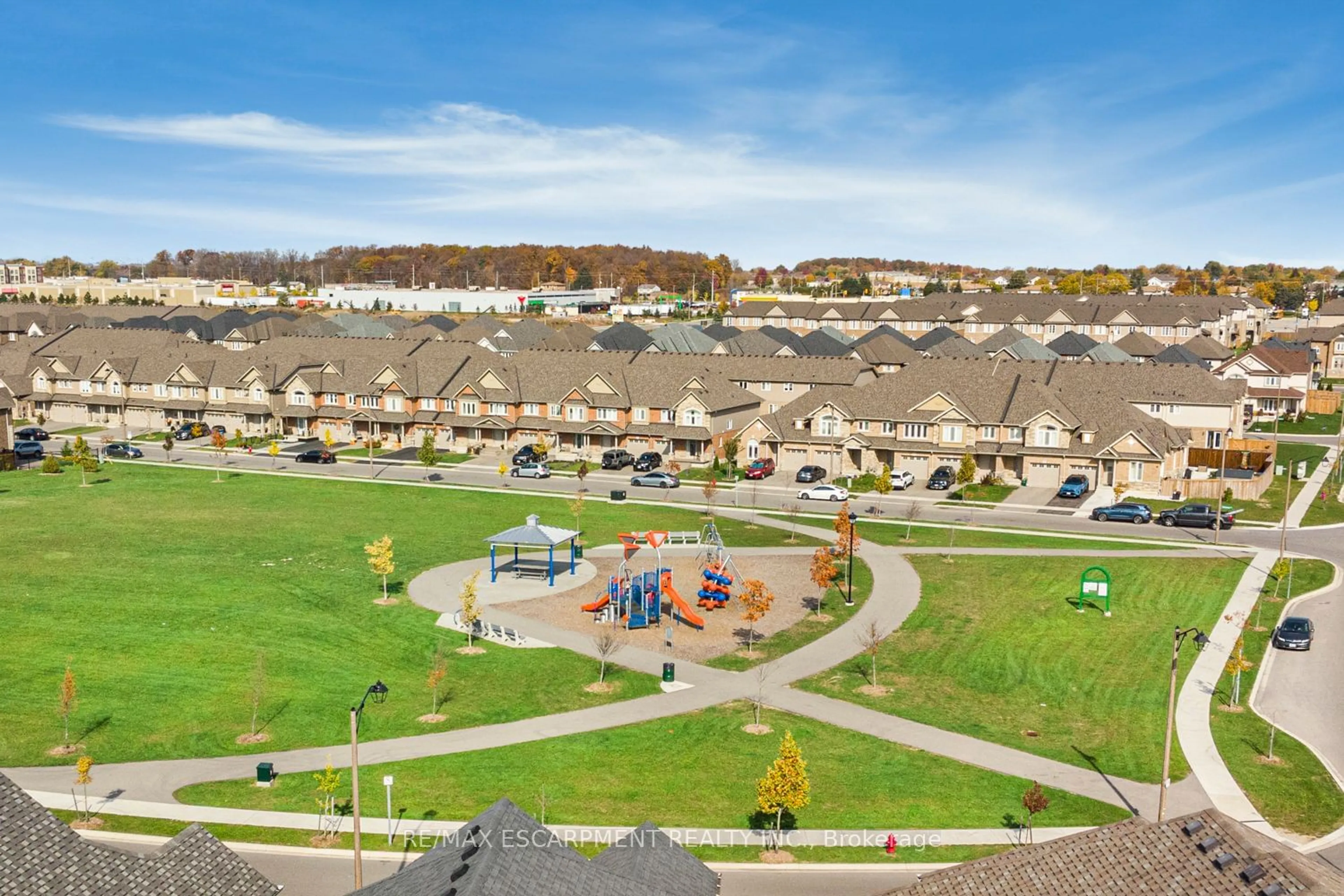 A pic from outside/outdoor area/front of a property/back of a property/a pic from drone, mountain view for 4 Dolomiti Crt, Hamilton Ontario L0R 1P0