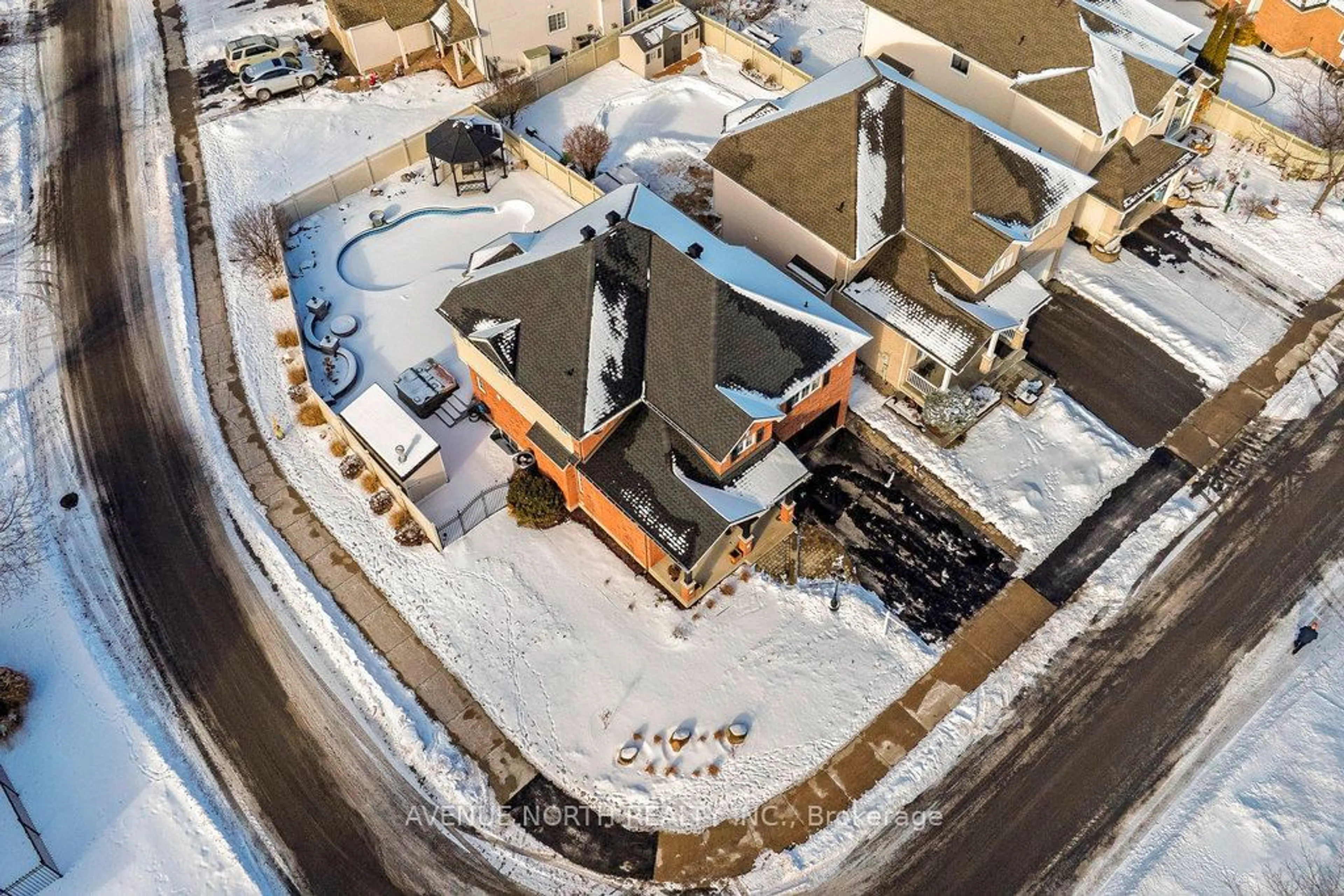 A pic from outside/outdoor area/front of a property/back of a property/a pic from drone, building for 41 Blackshire Circ, Barrhaven Ontario K2J 5M2