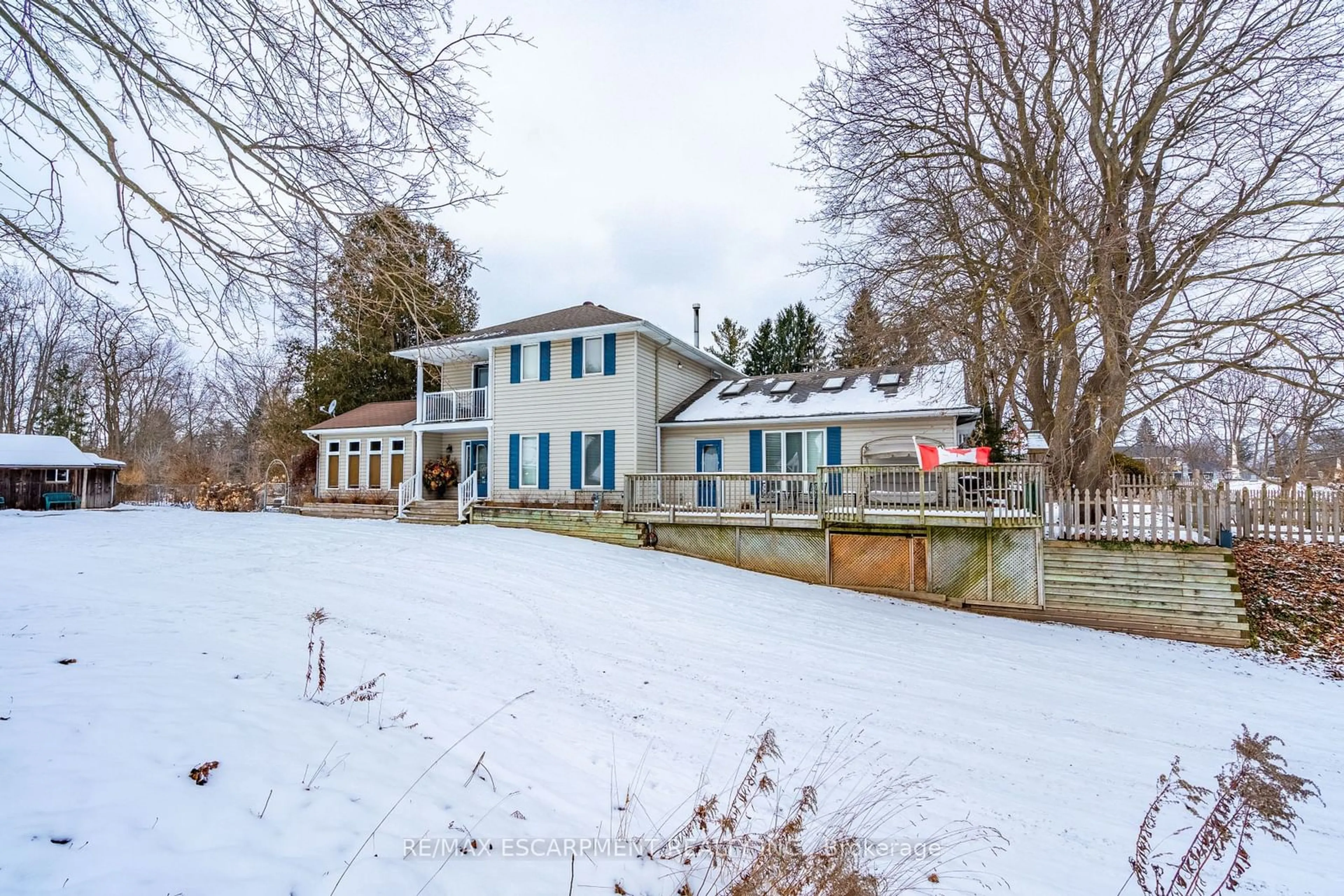 A pic from outside/outdoor area/front of a property/back of a property/a pic from drone, building for 956 Lynden Rd, Hamilton Ontario L0R 1T0