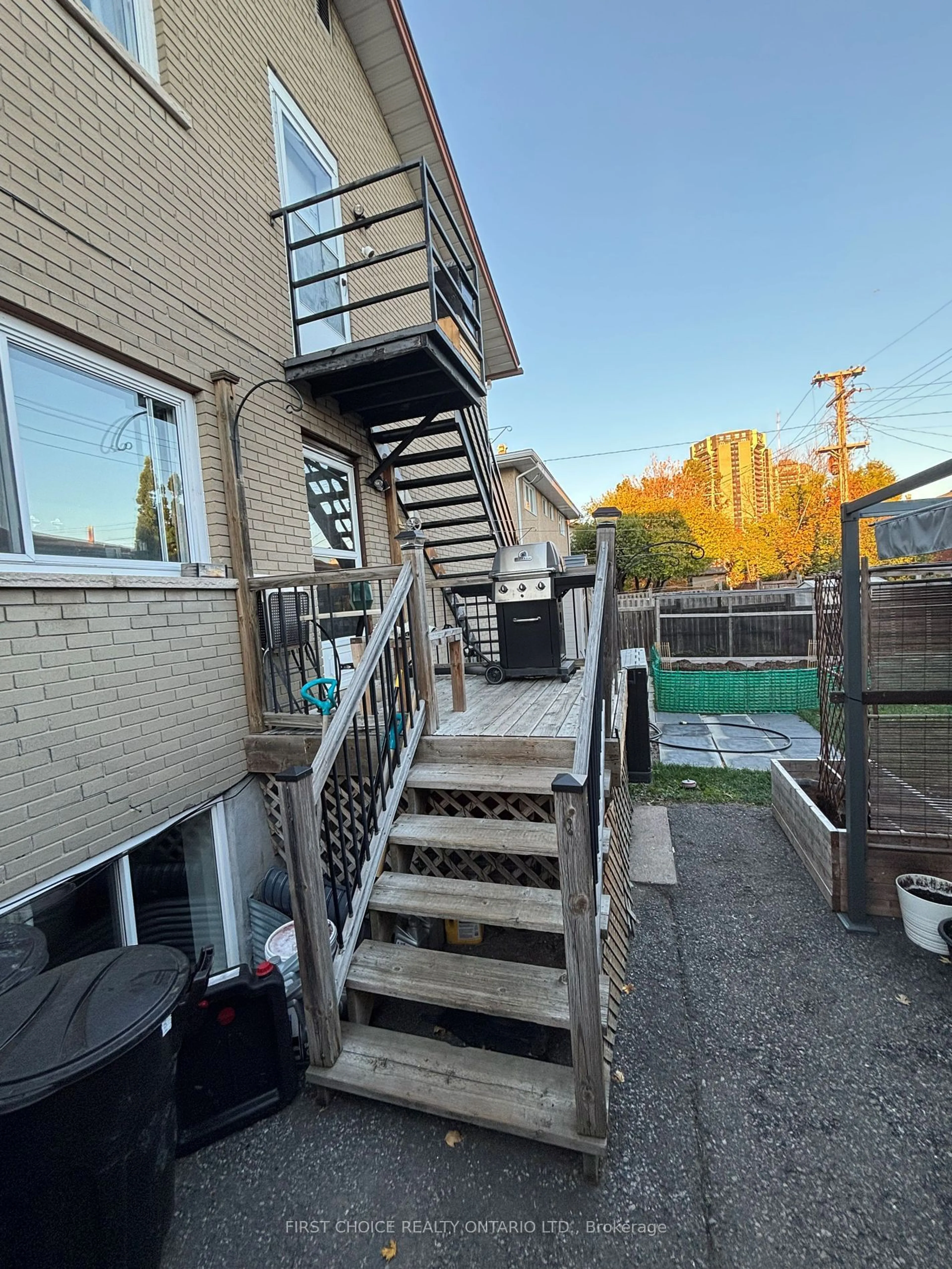 Stairs for 972 DYNES Rd, Mooneys Bay - Carleton Heights and Area Ontario K2C 0G8