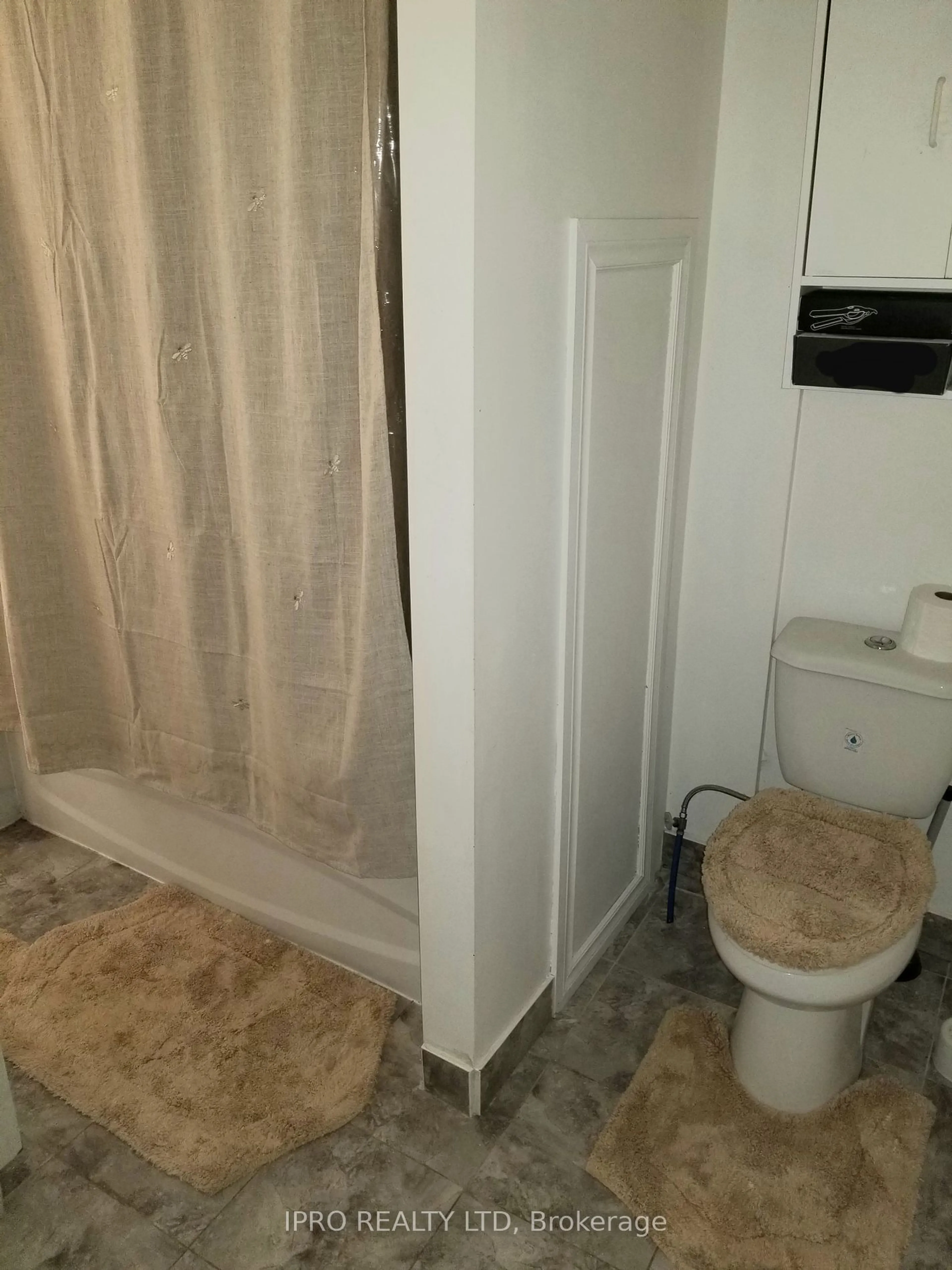 Standard bathroom, floor is not visible for 304 Queen St, Chatham-Kent Ontario N7M 2H6