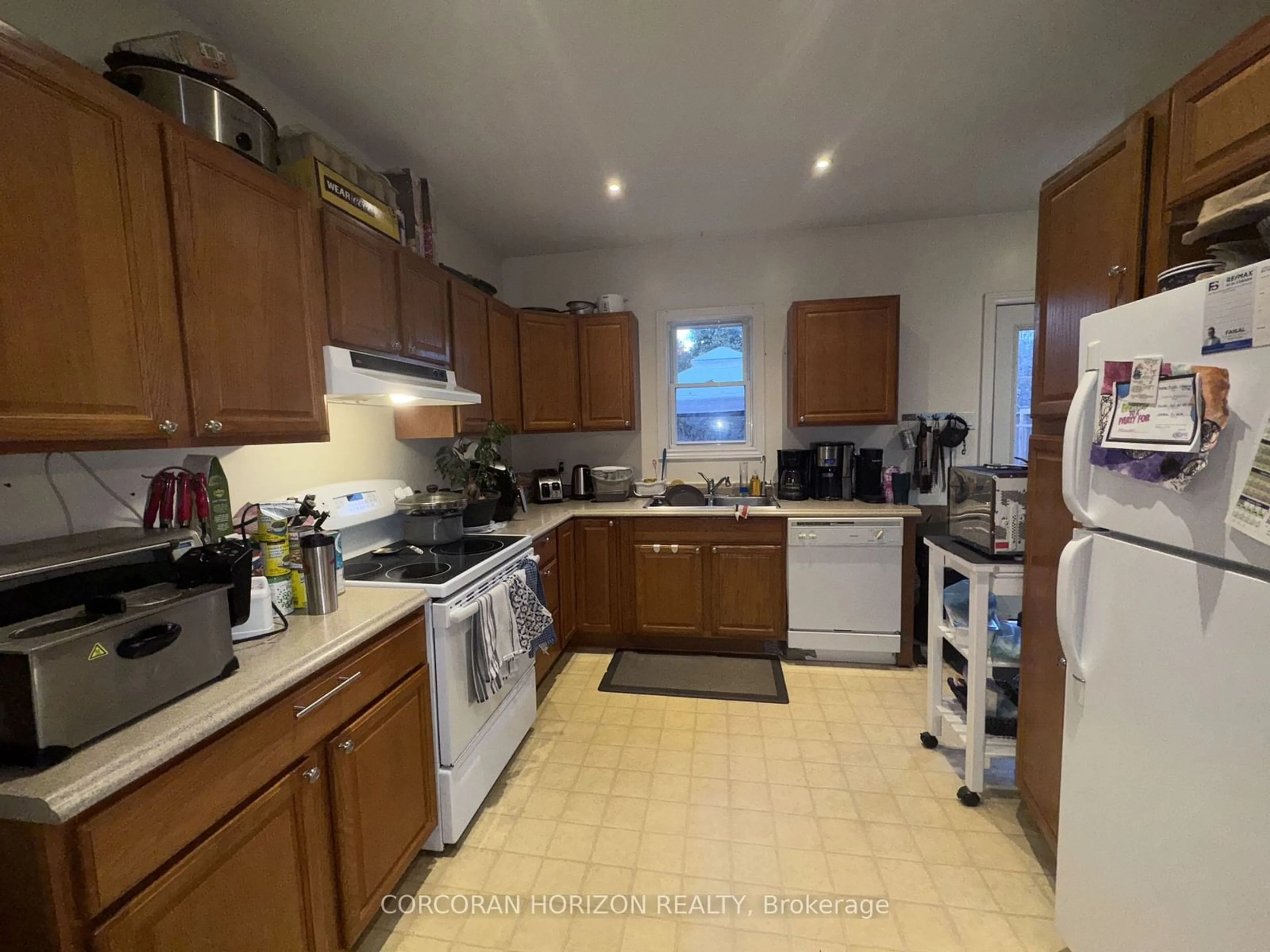 Standard kitchen, unknown for 56 Glenmorris St, Cambridge Ontario N1S 2Y3