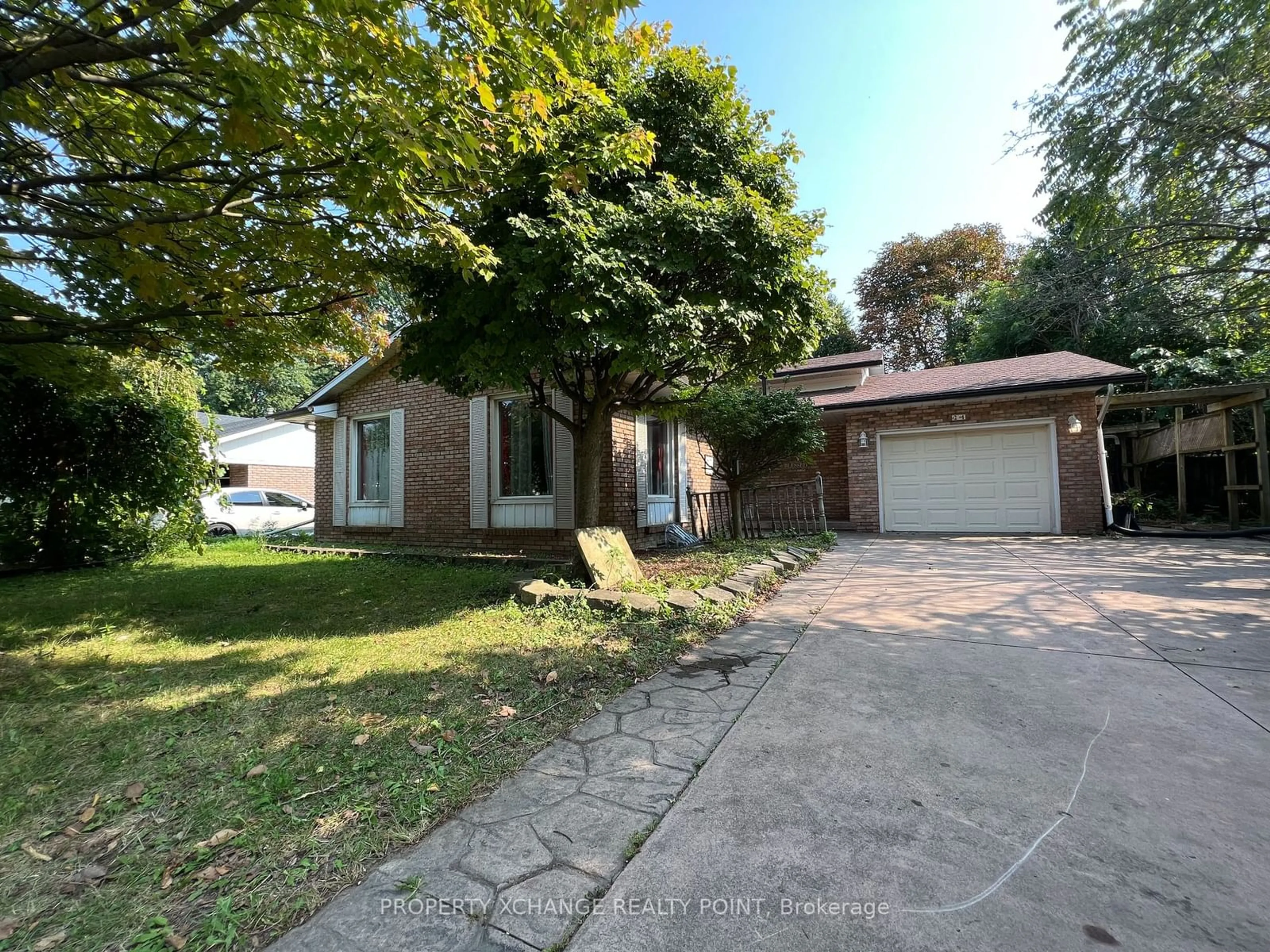 A pic from outside/outdoor area/front of a property/back of a property/a pic from drone, street for 24 Mcgill St, Welland Ontario L3C 3L3