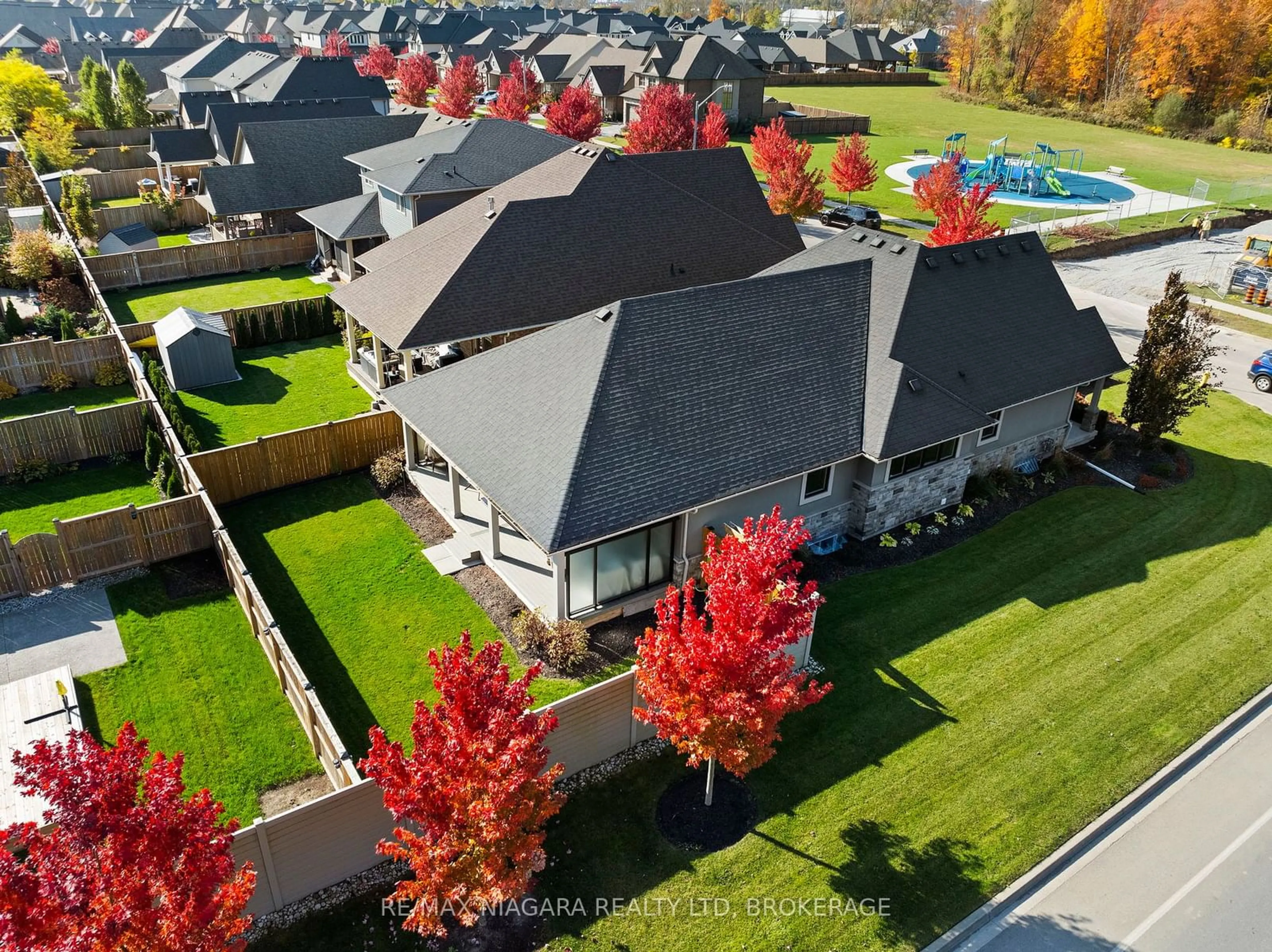 A pic from outside/outdoor area/front of a property/back of a property/a pic from drone, unknown for 2 EASTMAN GATEWAY, Thorold Ontario L2V 0E2