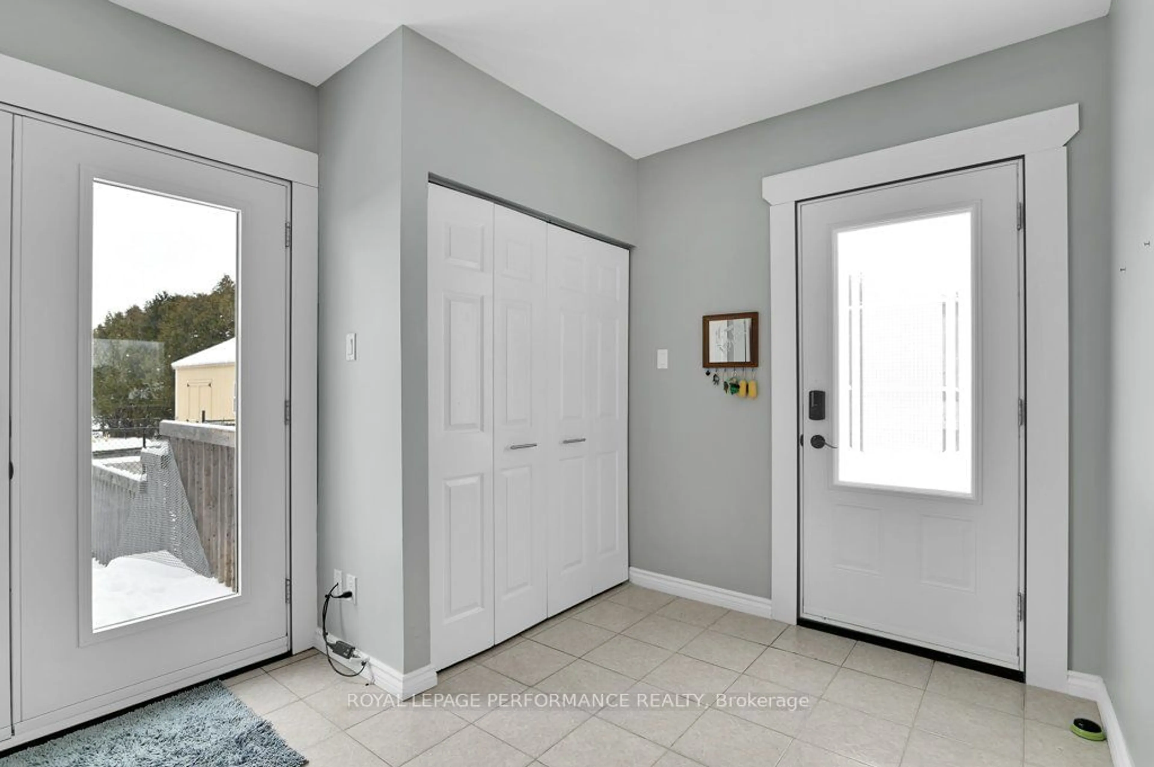 Indoor entryway for 636 County Road 9, Prescott and Russell Ontario K0B 1L0