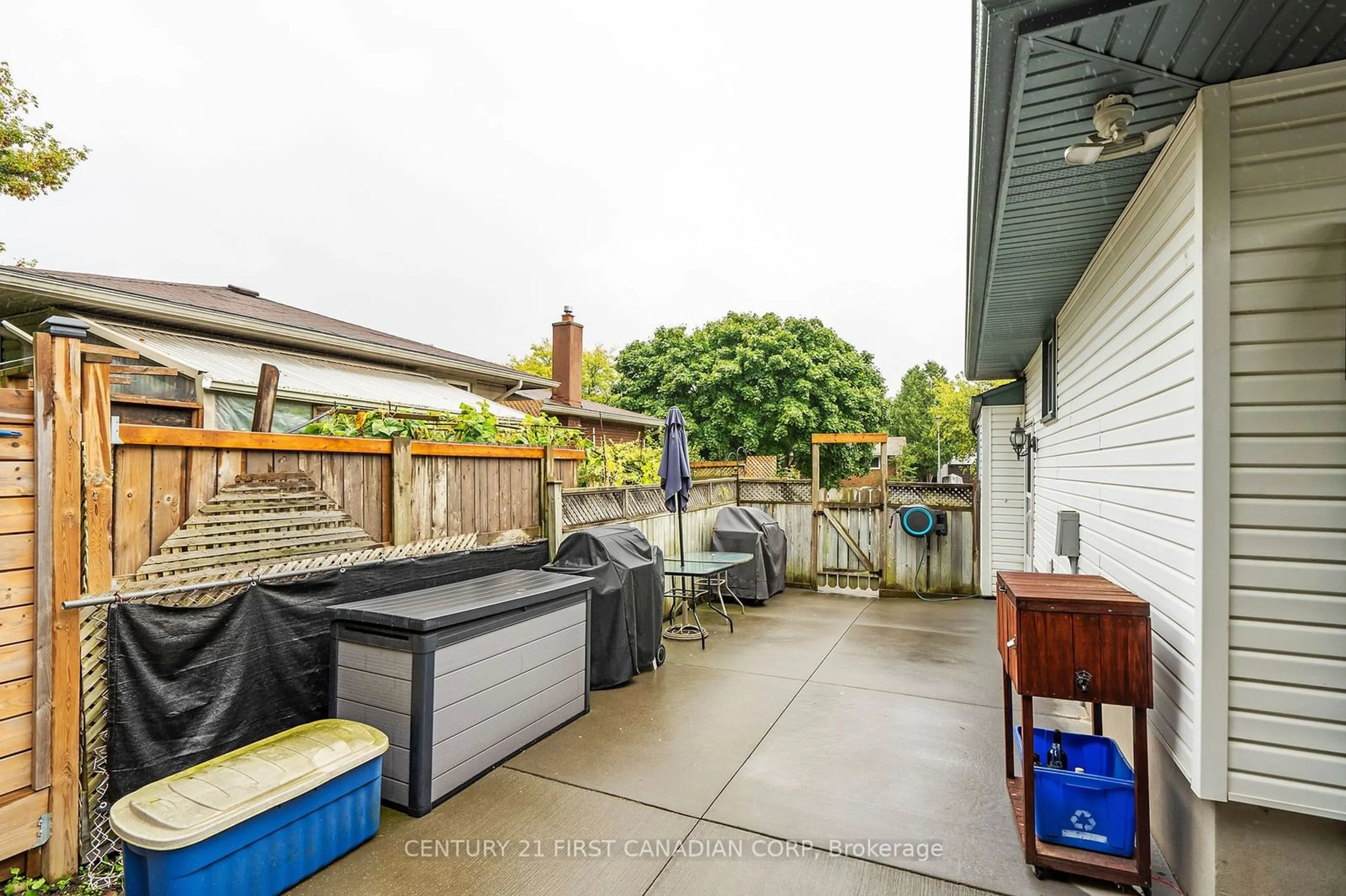 Patio, street for 1055 Osgoode Dr, London Ontario N6E 1E3