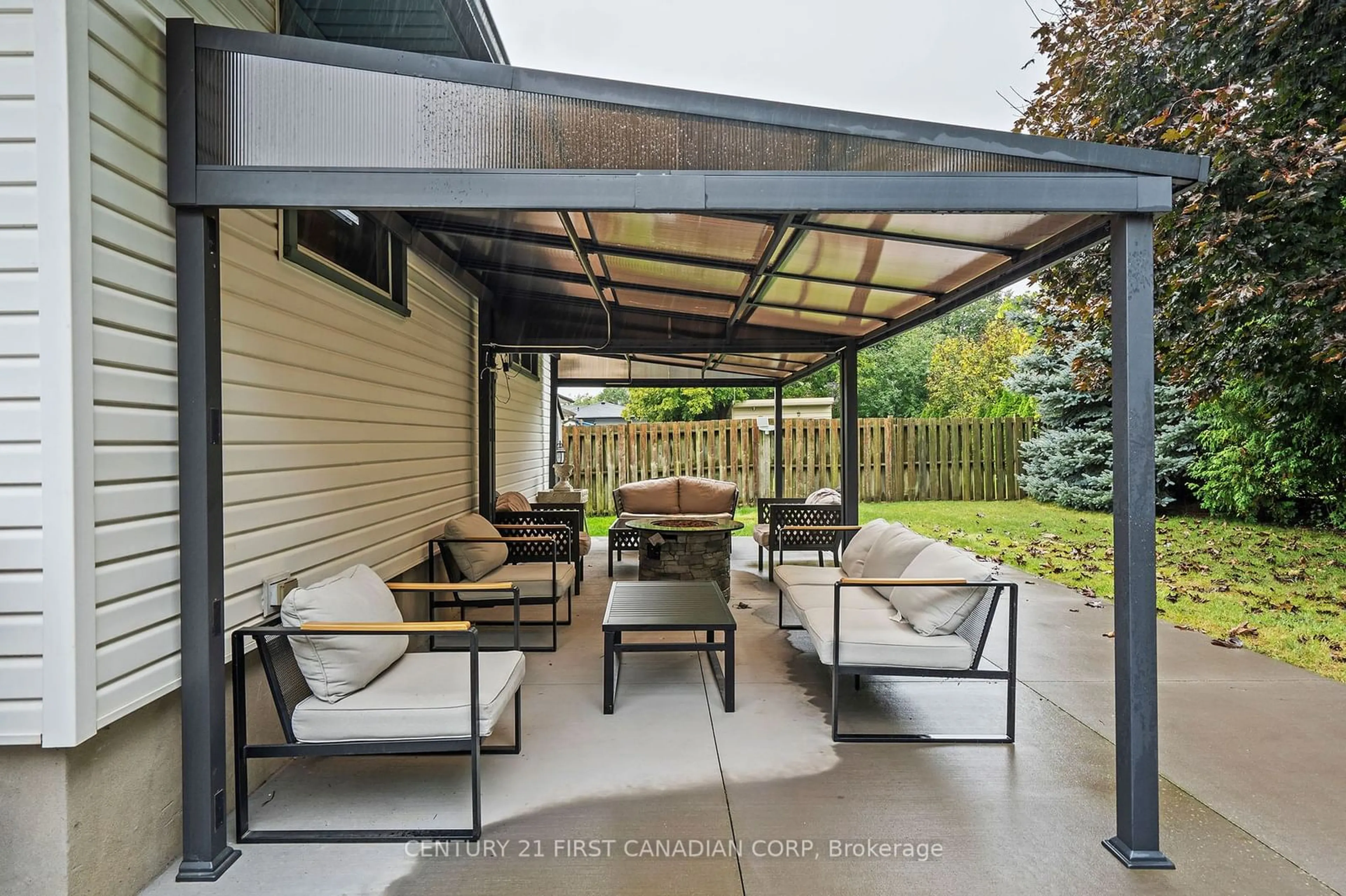 Patio, street for 1055 Osgoode Dr, London Ontario N6E 1E3