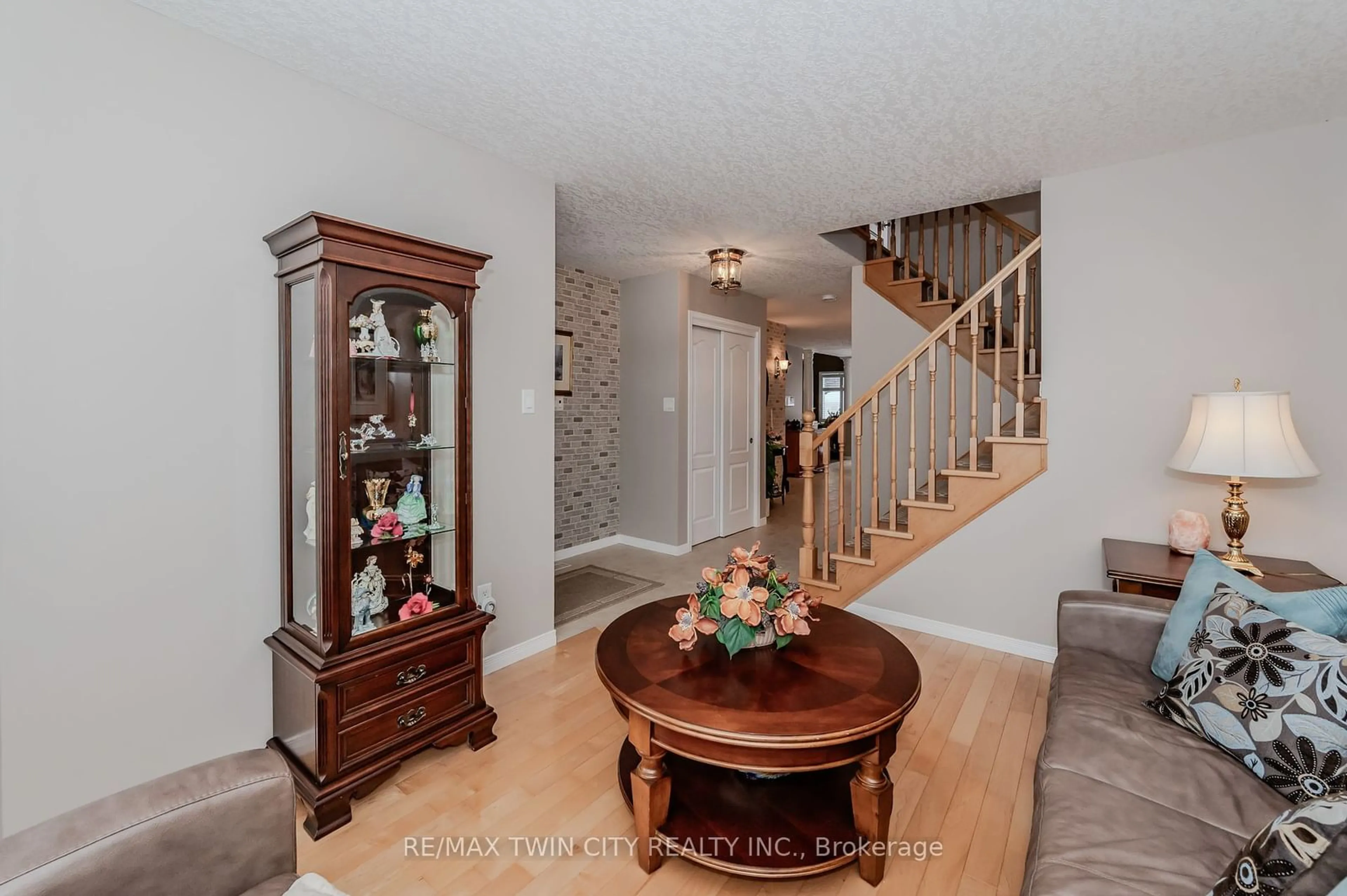 Indoor entryway for 425 Pastern Tr, Waterloo Ontario N2K 4K6