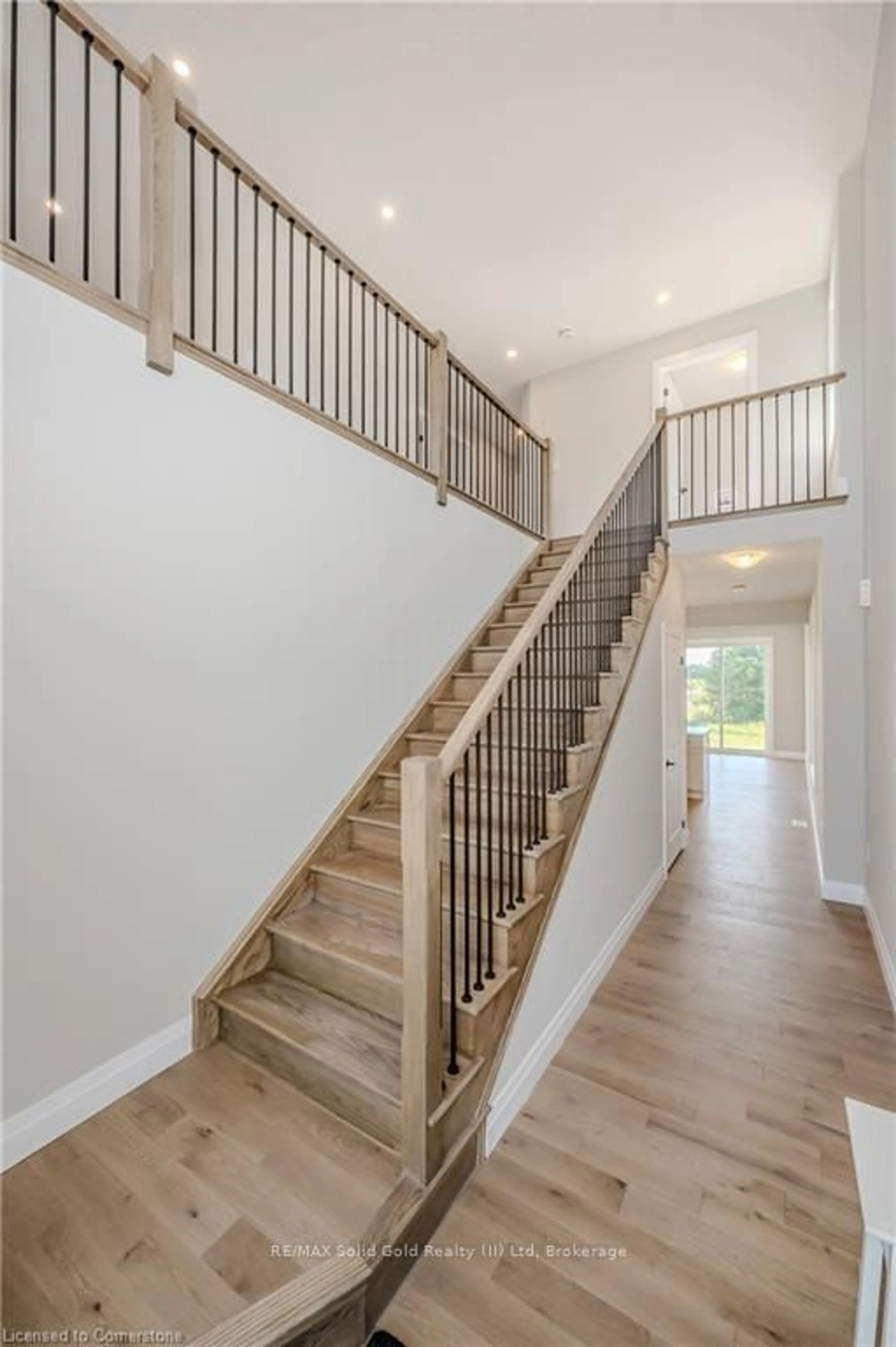 Stairs for 51 COUNTRY CLUB ESTATES Dr, Woolwich Ontario N3B 0B4