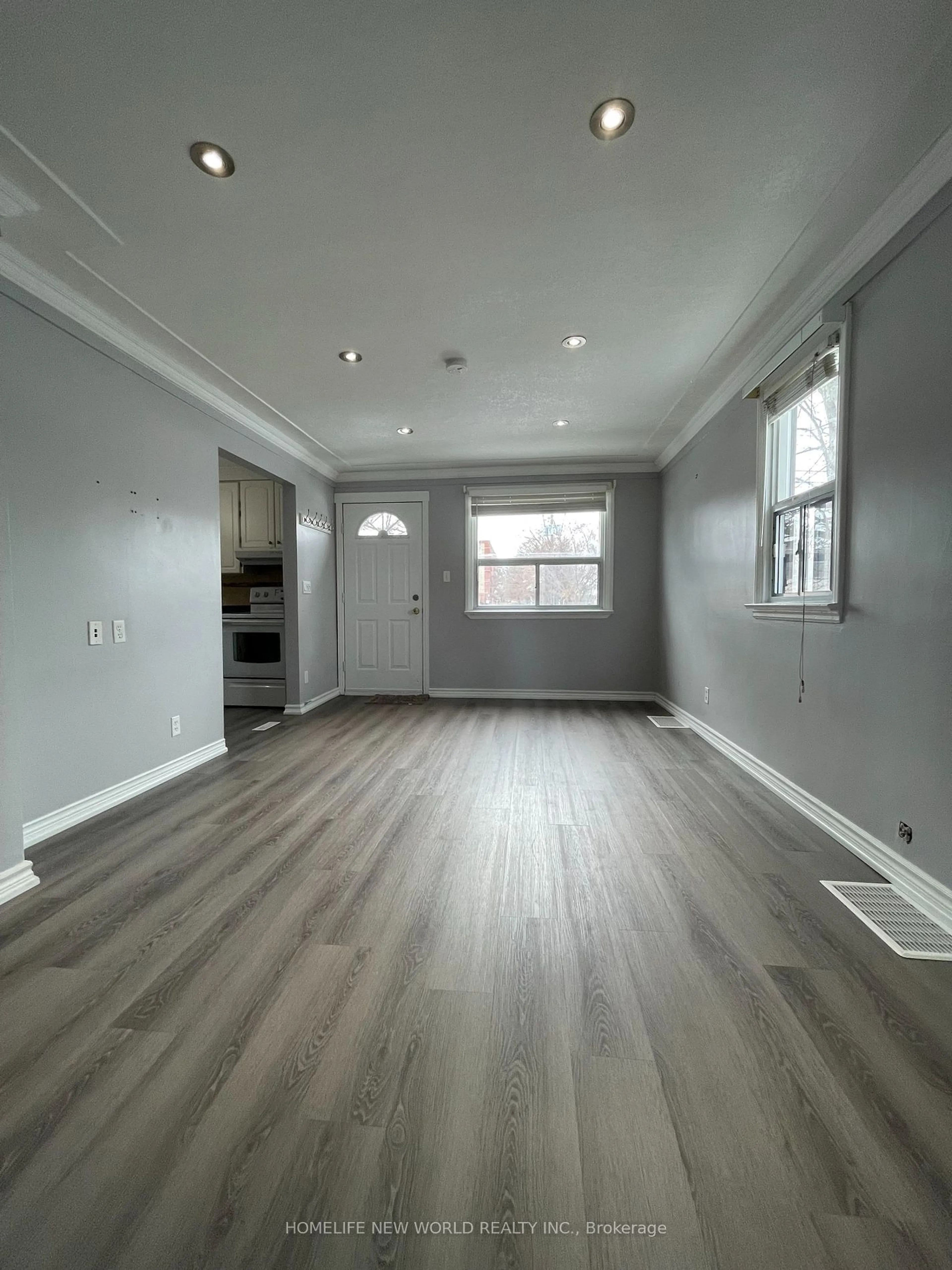 A pic of a room for 295 Fennell Ave, Hamilton Ontario L9A 1T3