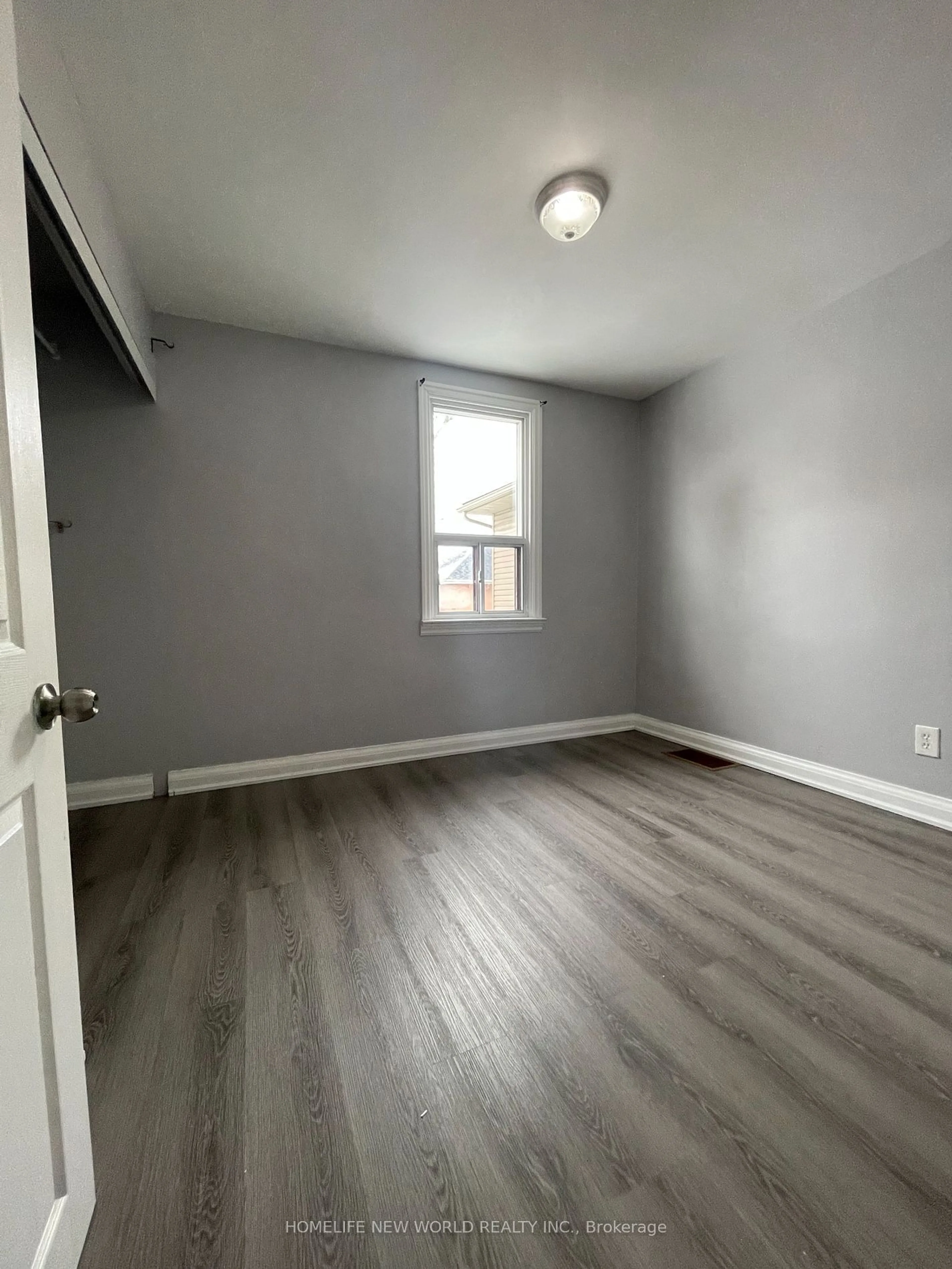 A pic of a room for 295 Fennell Ave, Hamilton Ontario L9A 1T3