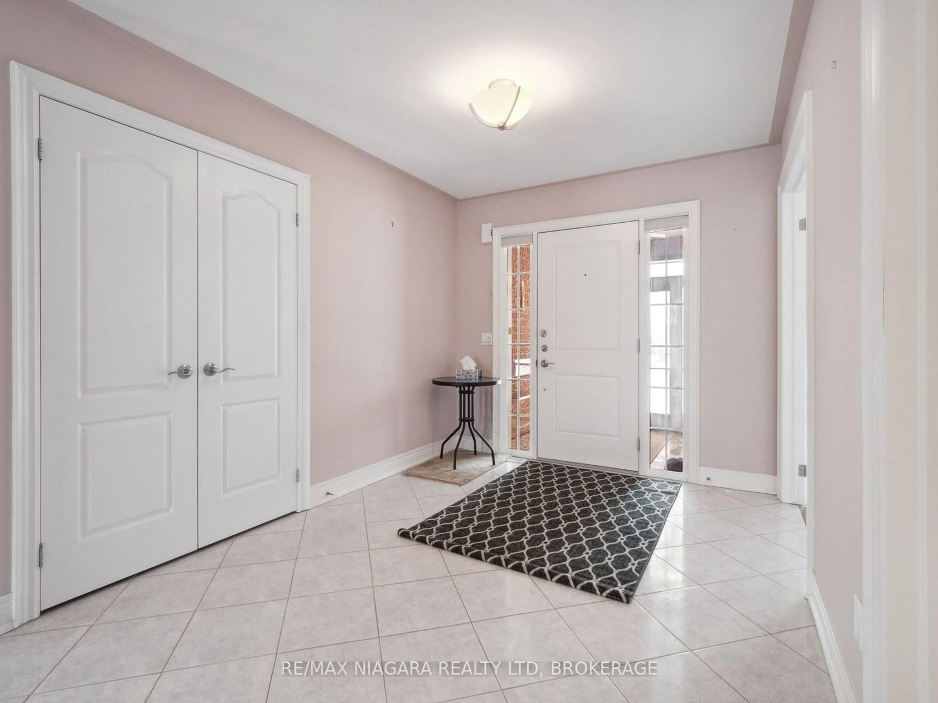 Indoor entryway for 440 Jordyn Dr, Fort Erie Ontario L2A 6T6