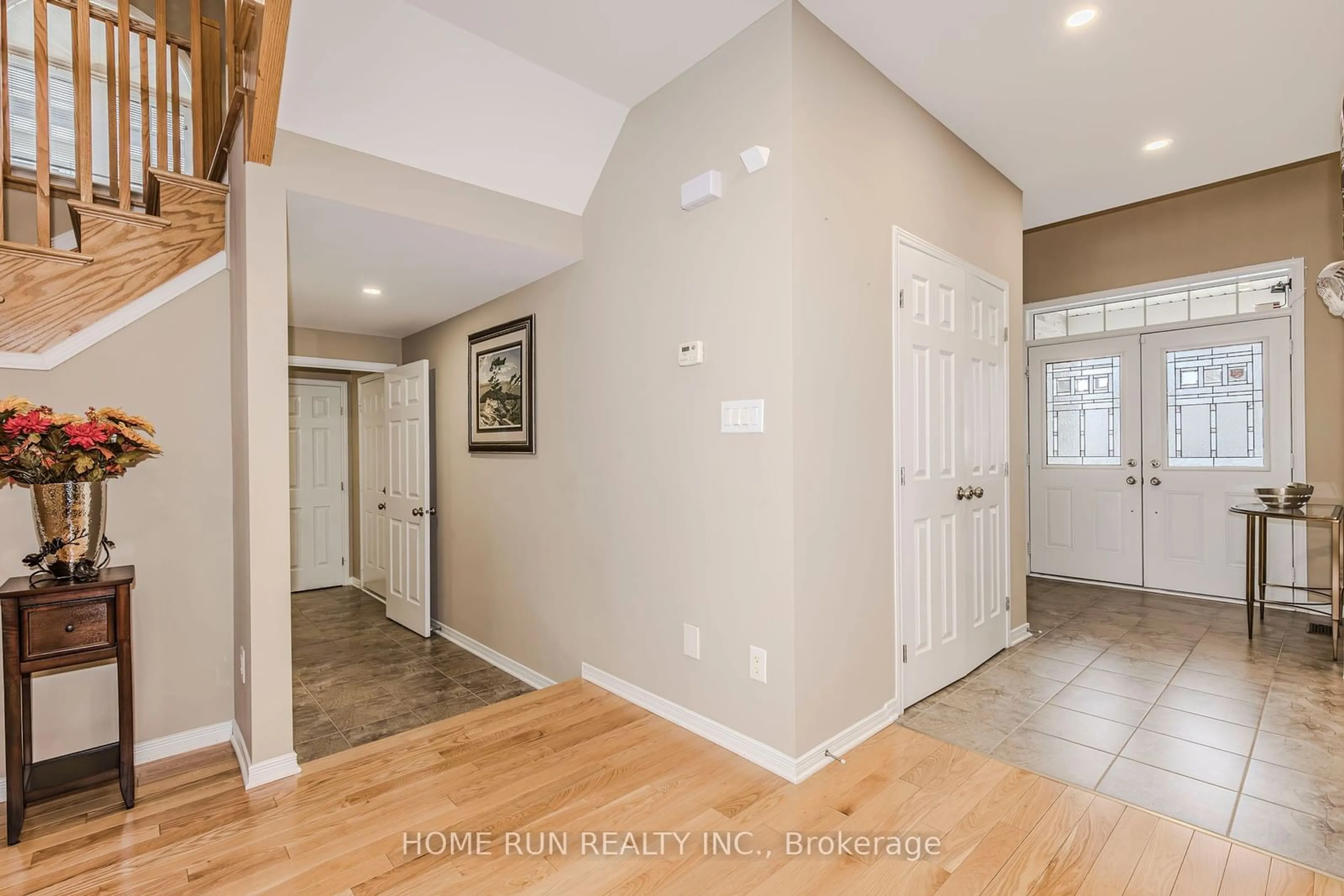 Indoor entryway for 828 KILBIRNIE Dr, Barrhaven Ontario K2J 5T9