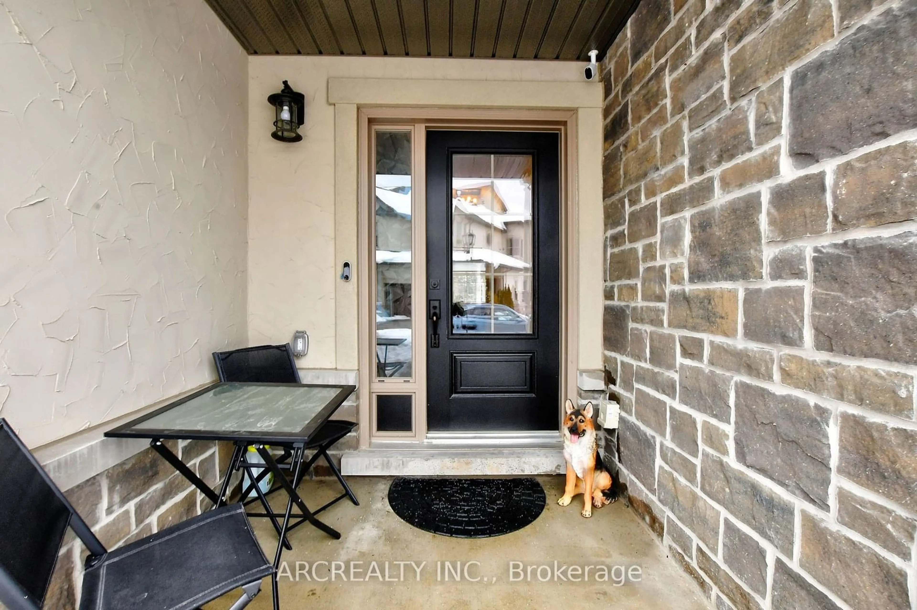 Indoor entryway for 53 ABERDEEN Lane, Niagara-on-the-Lake Ontario L0S 1J0