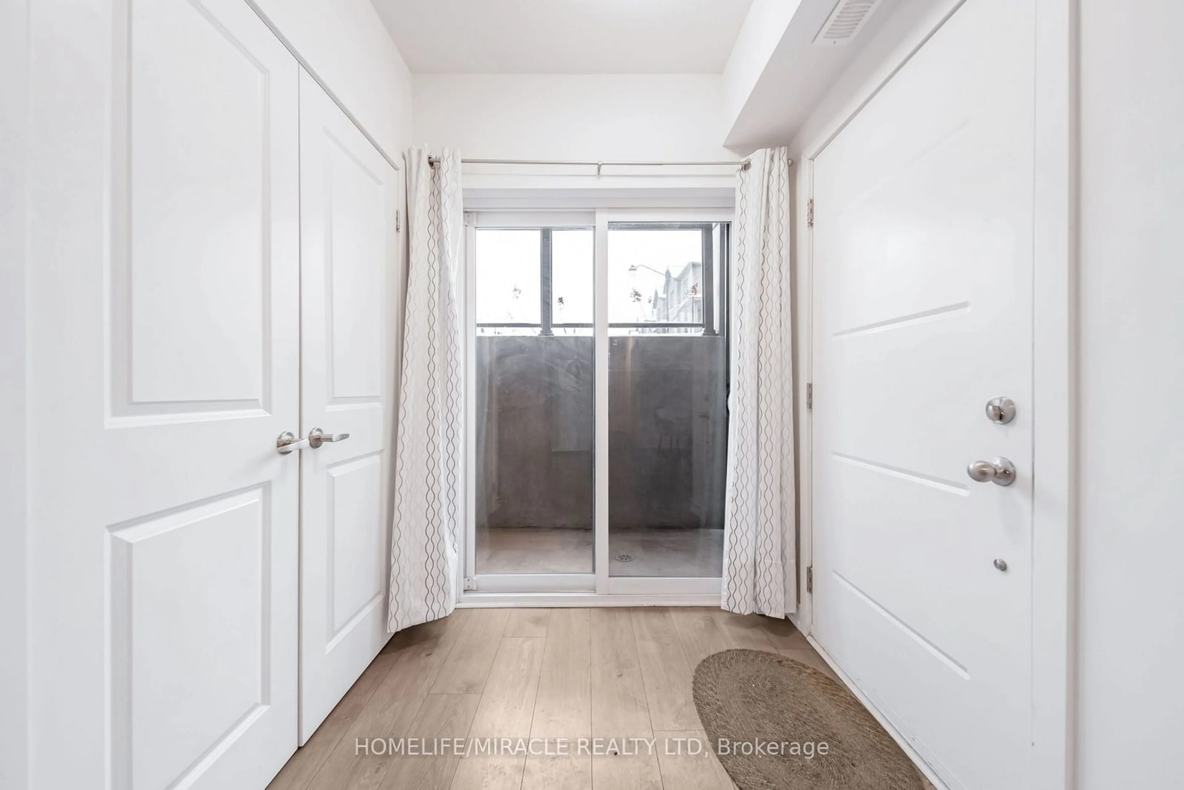 Indoor entryway for 205 West Oak Tr #49, Kitchener Ontario N2R 0R9