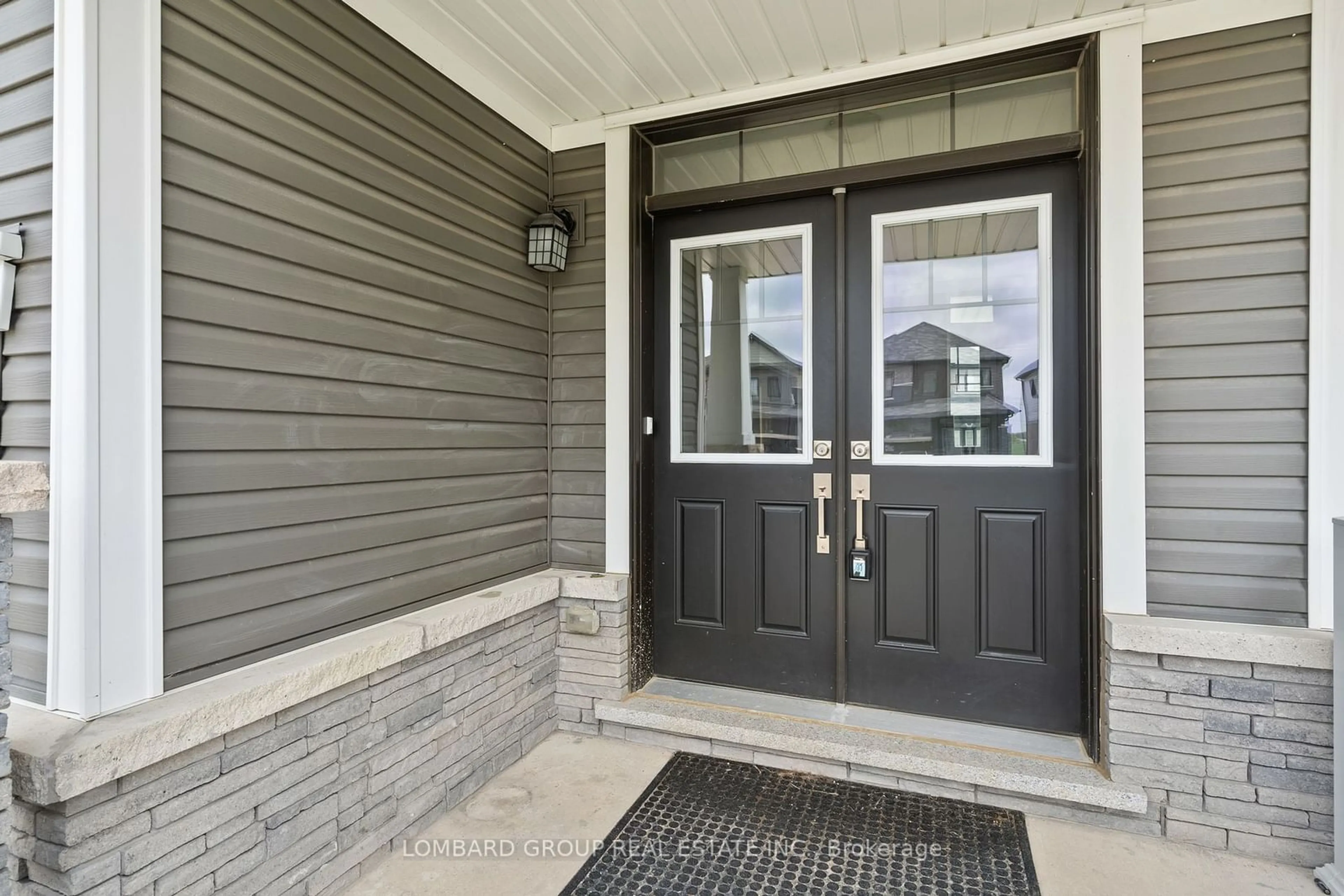 Indoor entryway for 212 Vanilla Tr, Thorold Ontario L2V 0L3