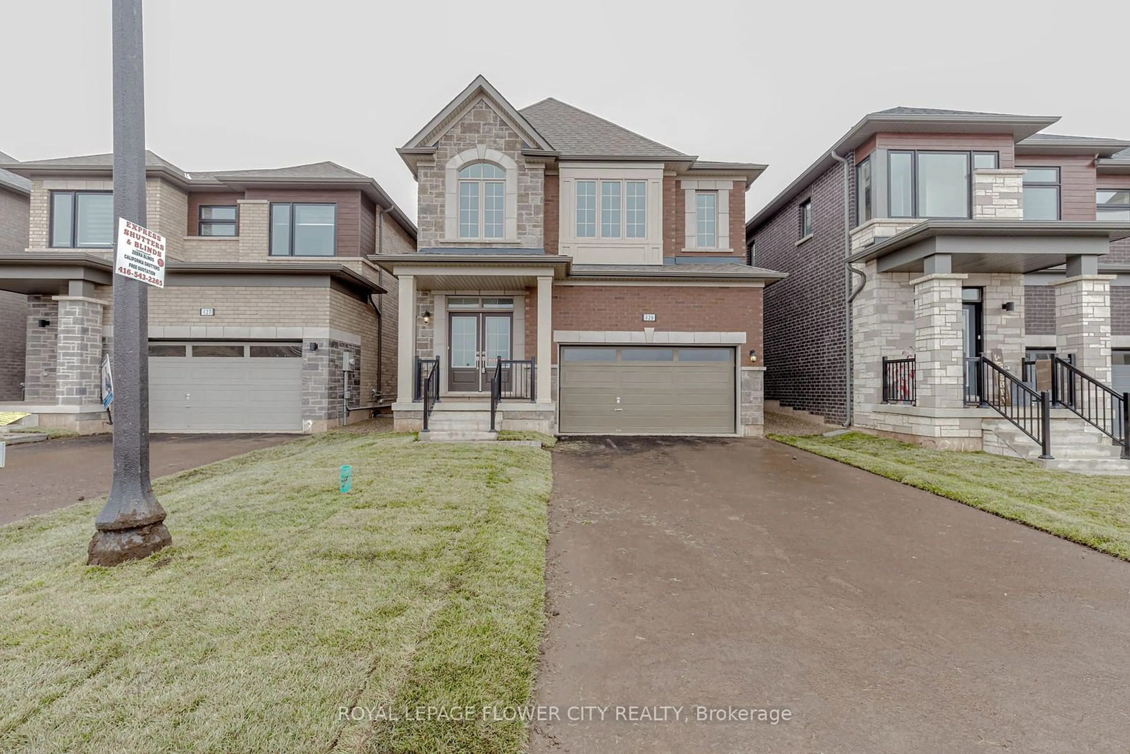 A pic from outside/outdoor area/front of a property/back of a property/a pic from drone, street for 129 Henshaw Dr, Erin Ontario N0B 1T0