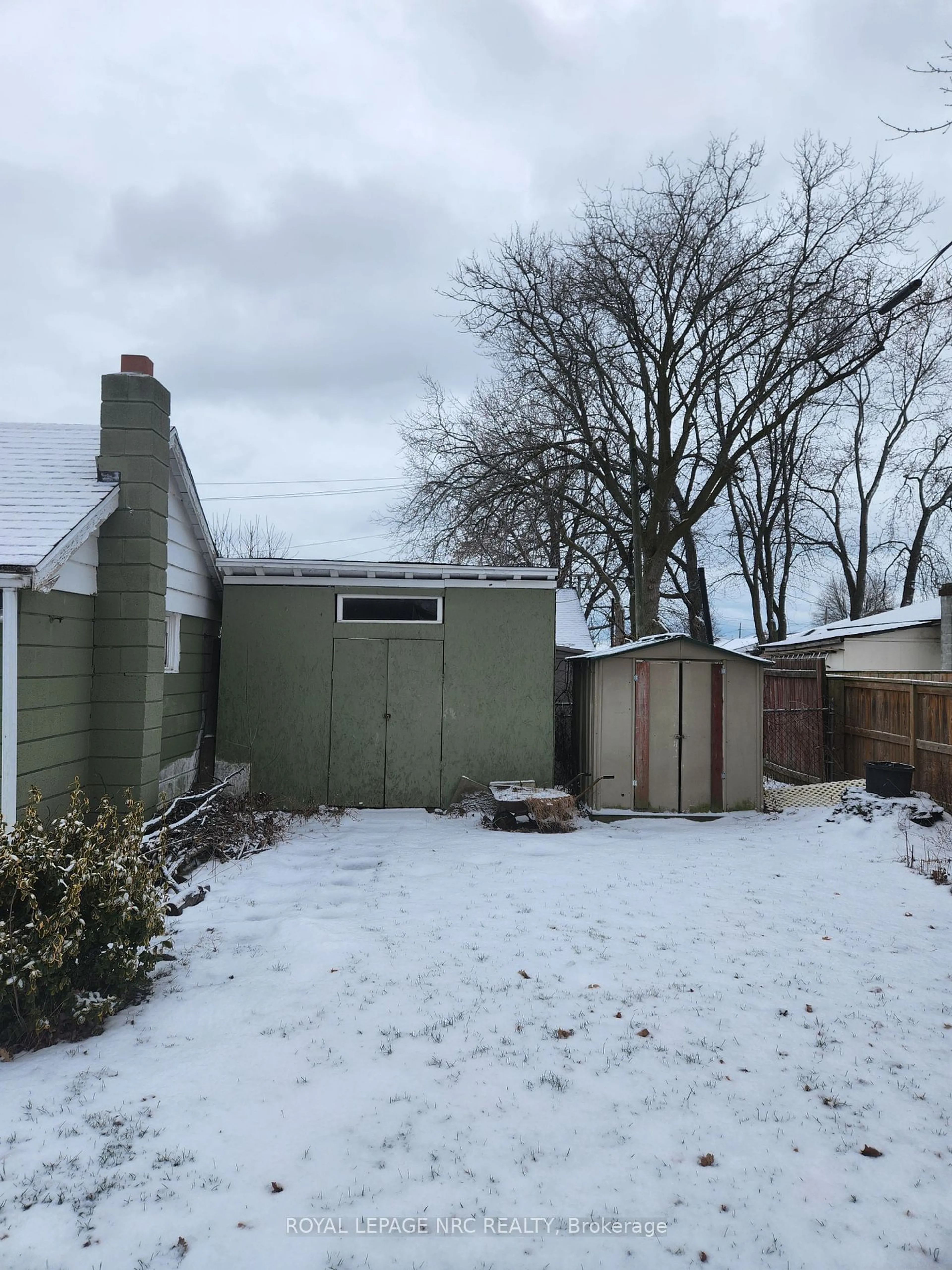 Shed for 290 Humboldt Pkwy, Port Colborne Ontario L3K 2H8