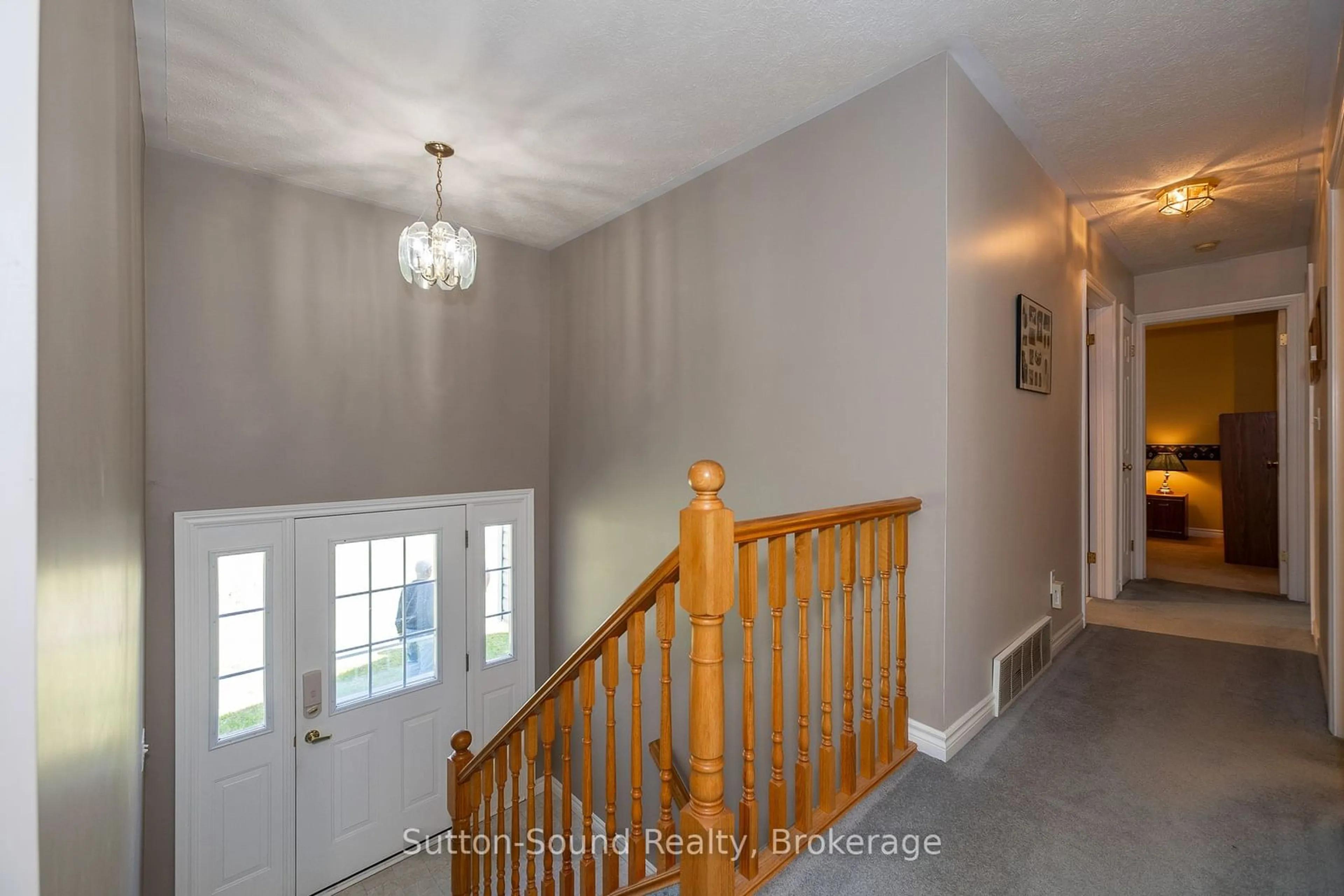 Indoor entryway for 22 AVELE Rd, South Bruce Peninsula Ontario N0H 2T0