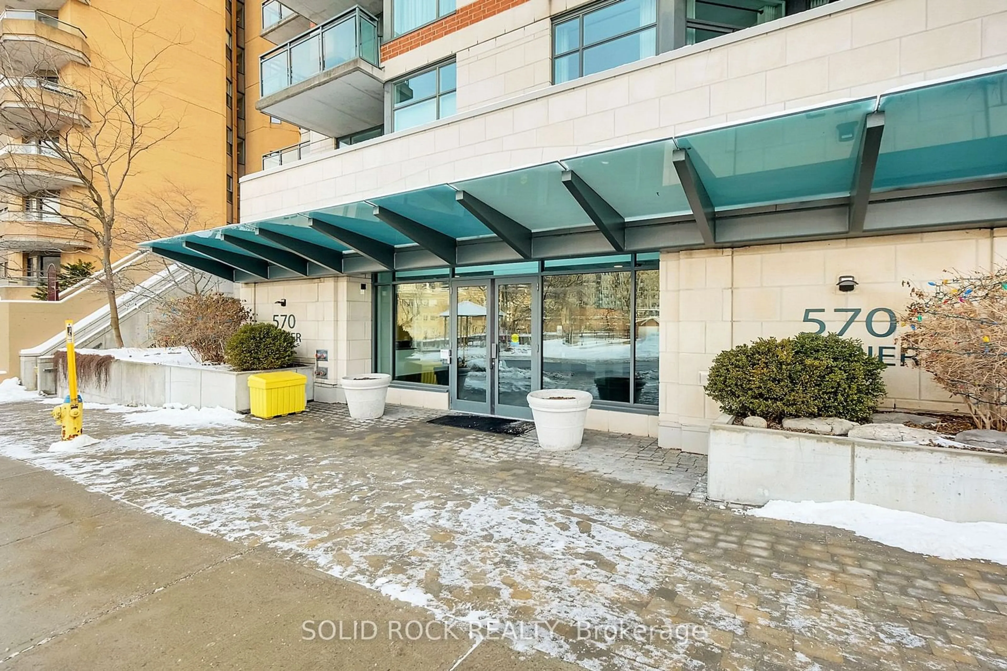 Indoor foyer for 570 Laurier Ave #604, Ottawa Centre Ontario K1R 1C8