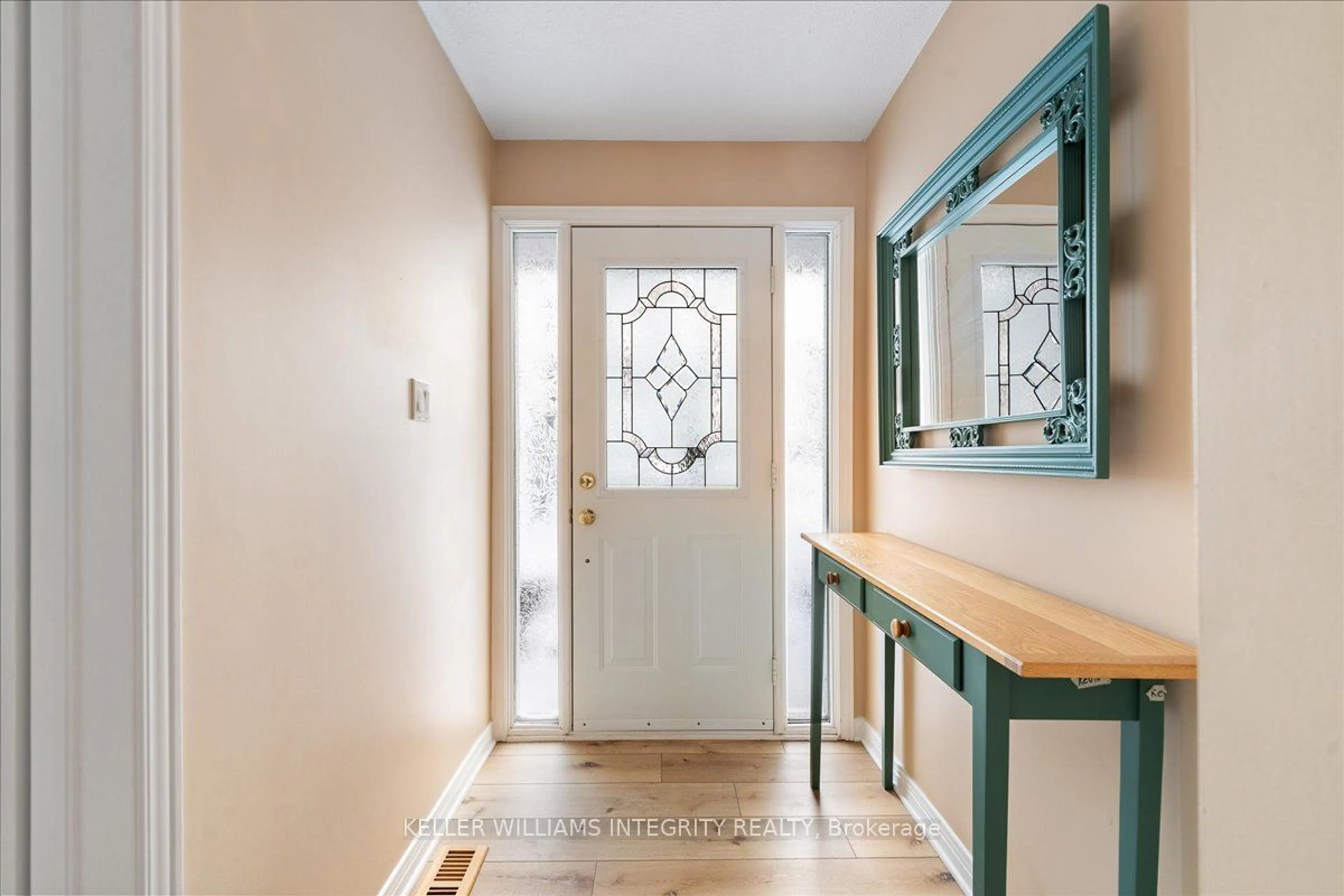 Indoor entryway for 1309 Thomas A Dolan Pkwy, Constance Bay - Dunrobin - Kilmaurs - Woodlawn Ontario K0A 1T0