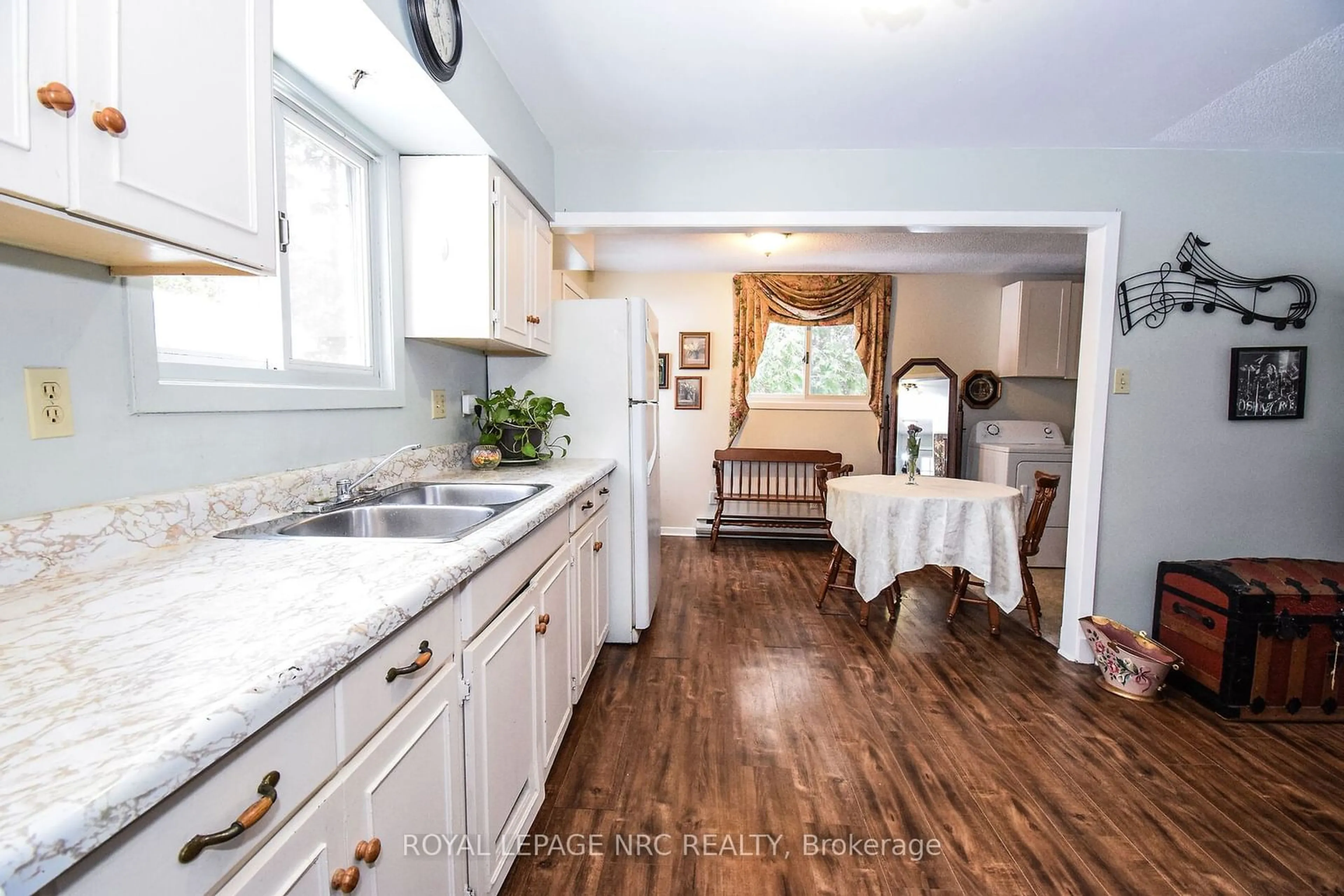 Open concept kitchen, unknown for 1117 Garner Ave, Pelham Ontario L0S 1C0