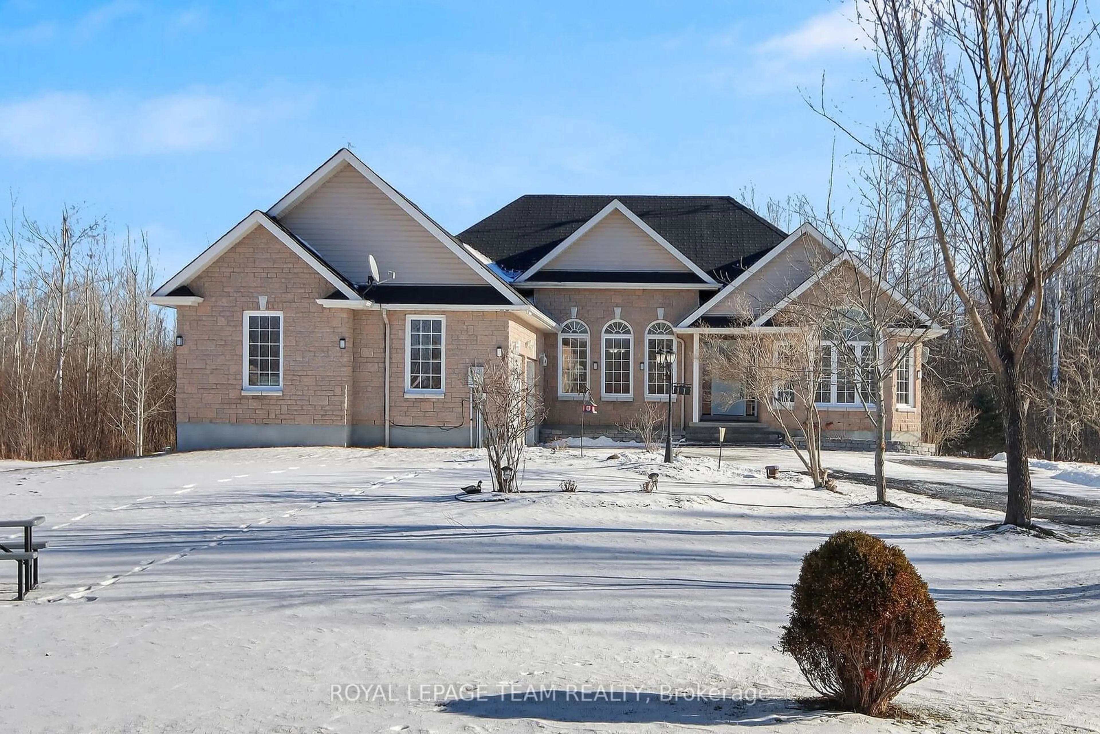 Home with brick exterior material, building for 11 RIDEAU CROSSING Cres, North Grenville Ontario K0G 1J0