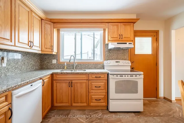 Additional property image - 44 CAPILANO Dr