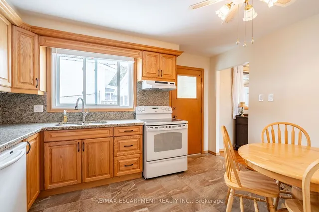 Additional property image - 44 CAPILANO Dr