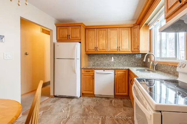 Additional property image - 44 CAPILANO Dr
