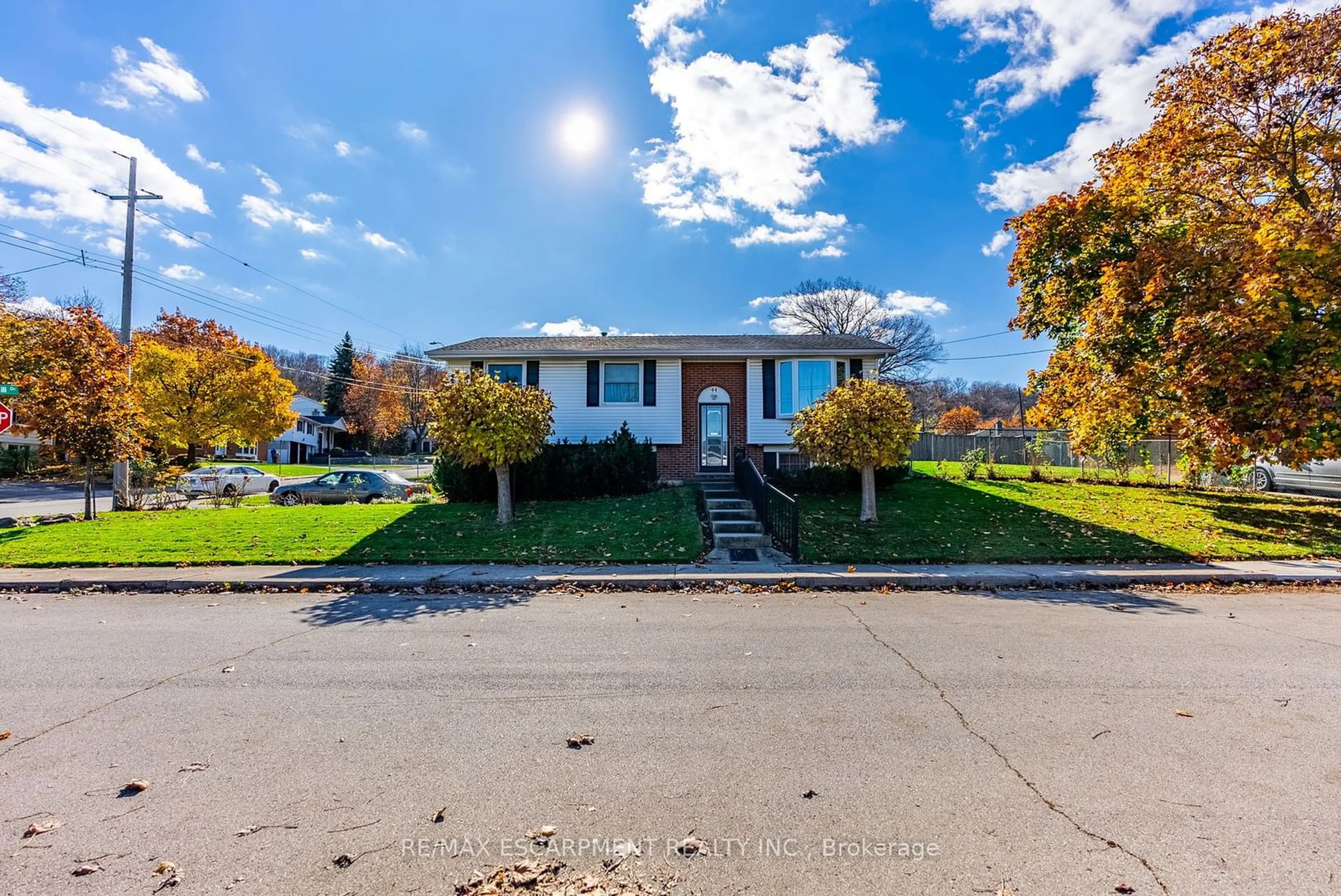 A pic from outside/outdoor area/front of a property/back of a property/a pic from drone, street for 44 CAPILANO Dr, Hamilton Ontario L8K 6A5