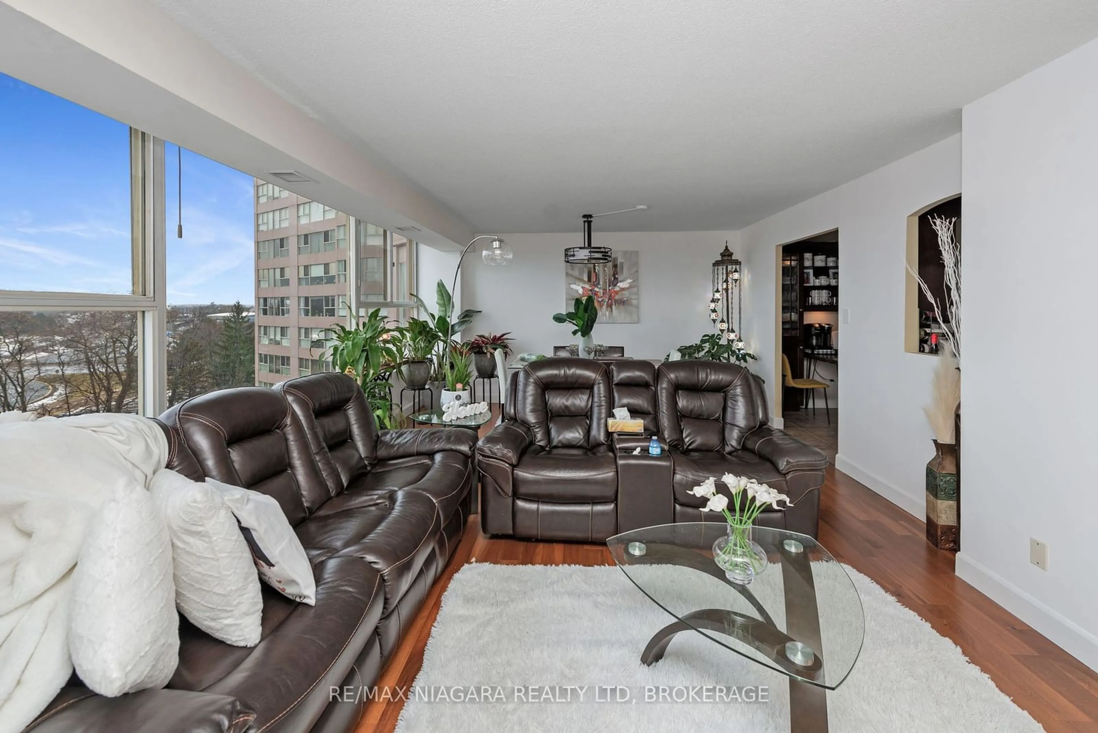 Living room with furniture, unknown for 504 - 7 Gale Cres, St. Catharines Ontario L2R 7M8