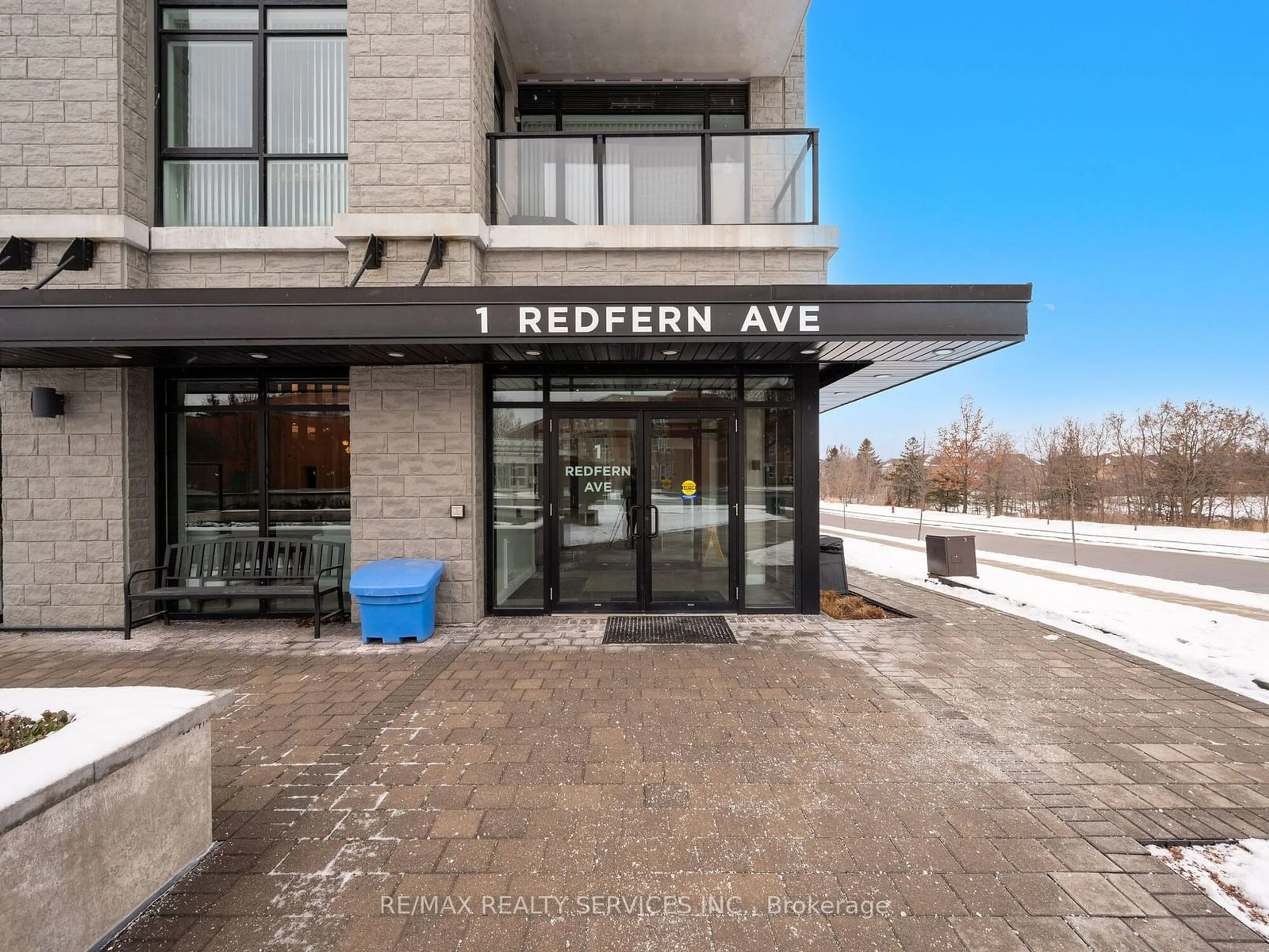 Indoor foyer for 1 Redfern Ave #416, Hamilton Ontario L9C 0E6