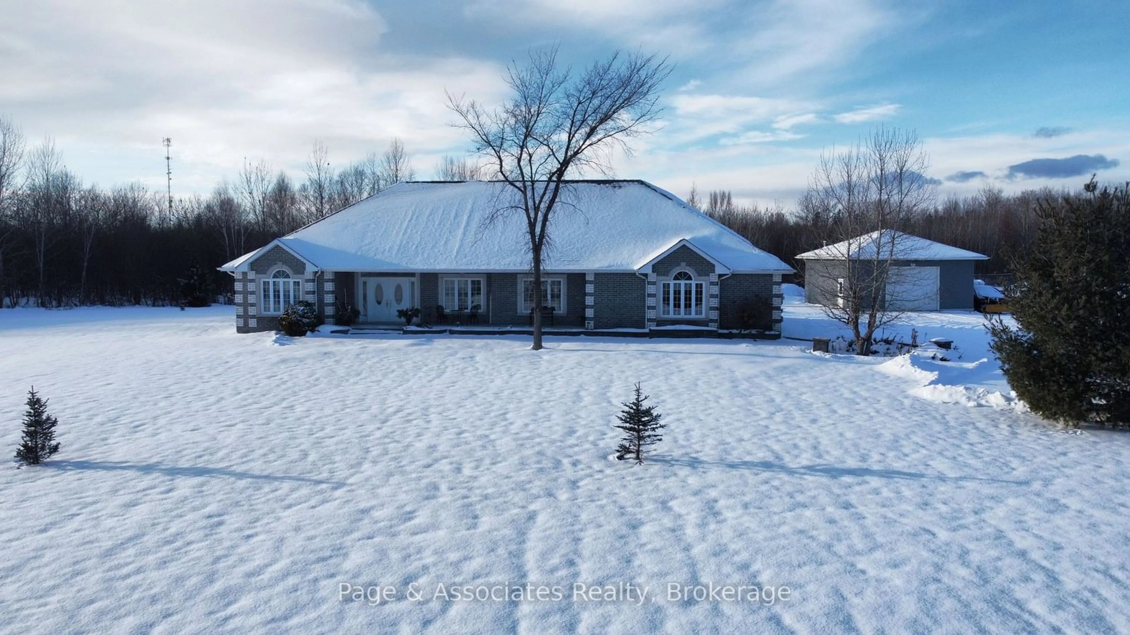 A pic from outside/outdoor area/front of a property/back of a property/a pic from drone, building for 53 Golf Course Rd, West Nipissing Ontario P2B 2J5